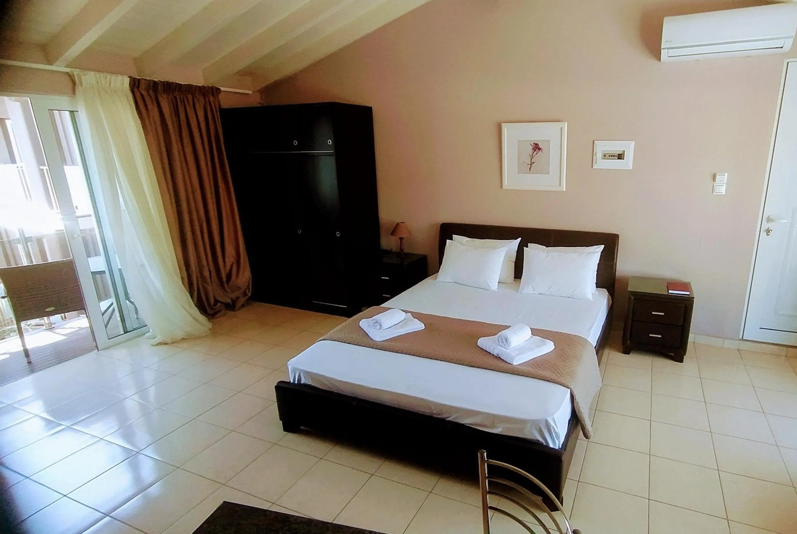 Bed in Girogiali beach hotel - Adults only