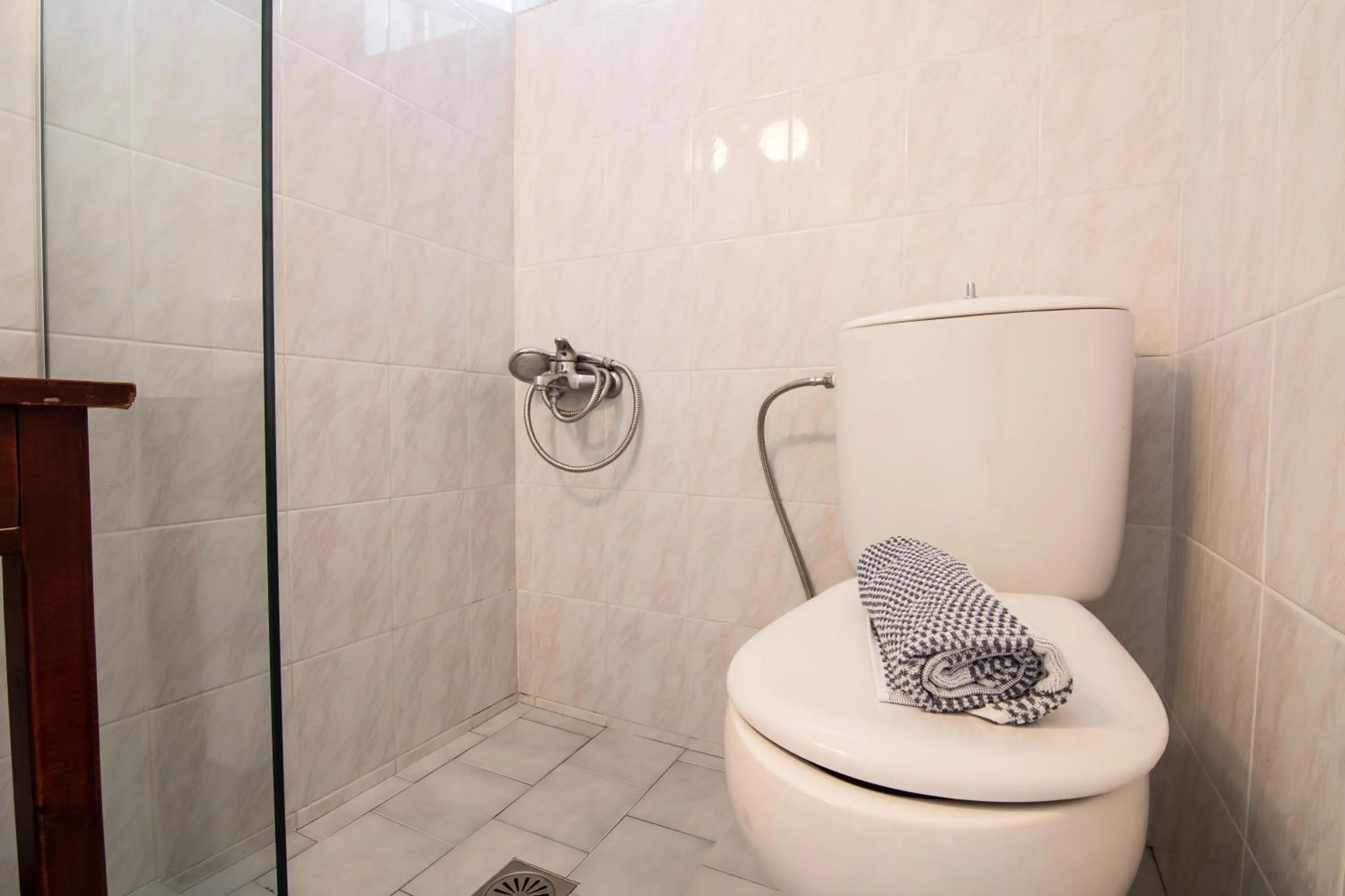 Shower in Girogiali beach hotel - Adults only