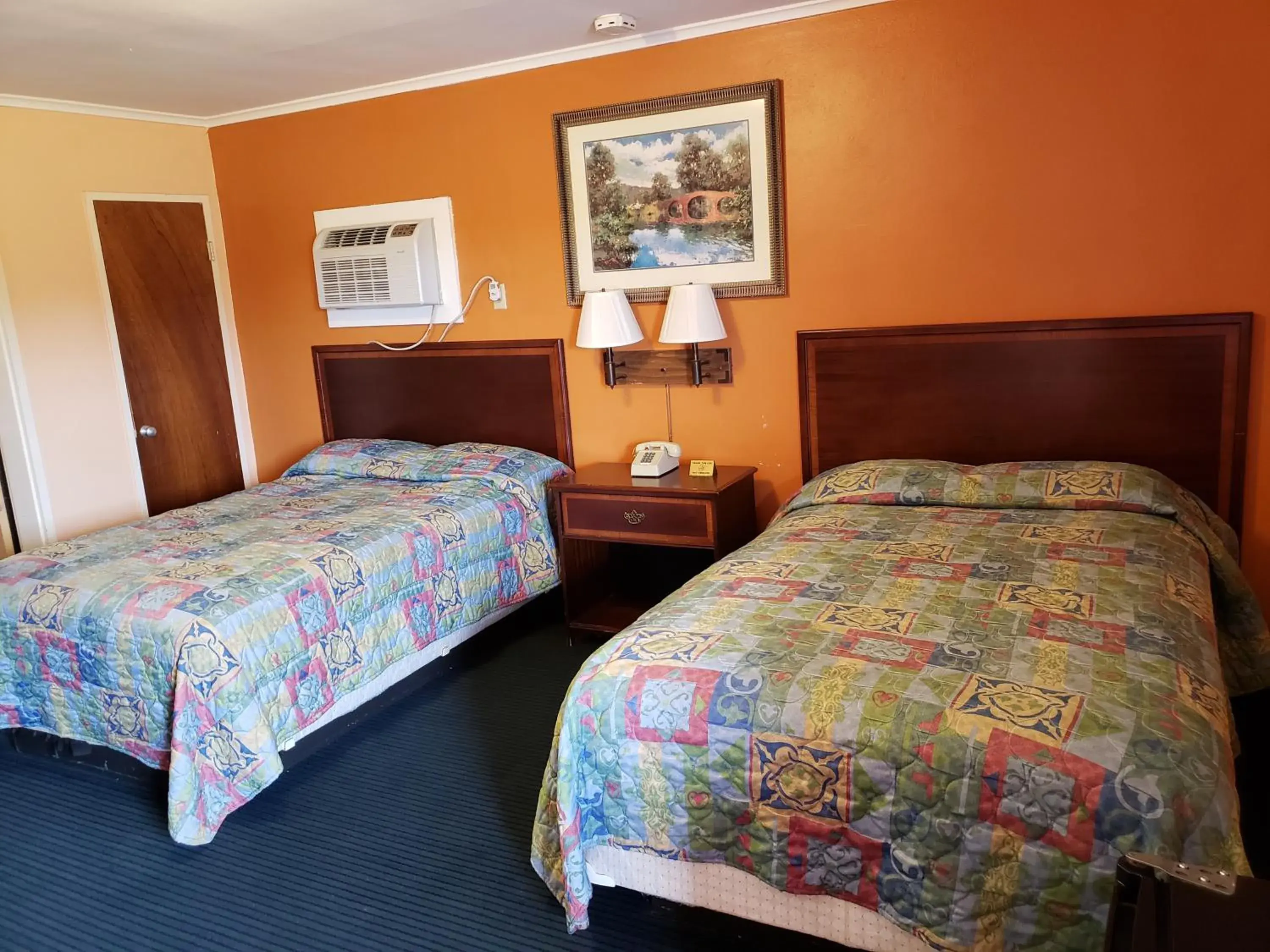 Deluxe Double or Twin Room in Encino Motel Deluxe Double or Twin Room in Encino Motel