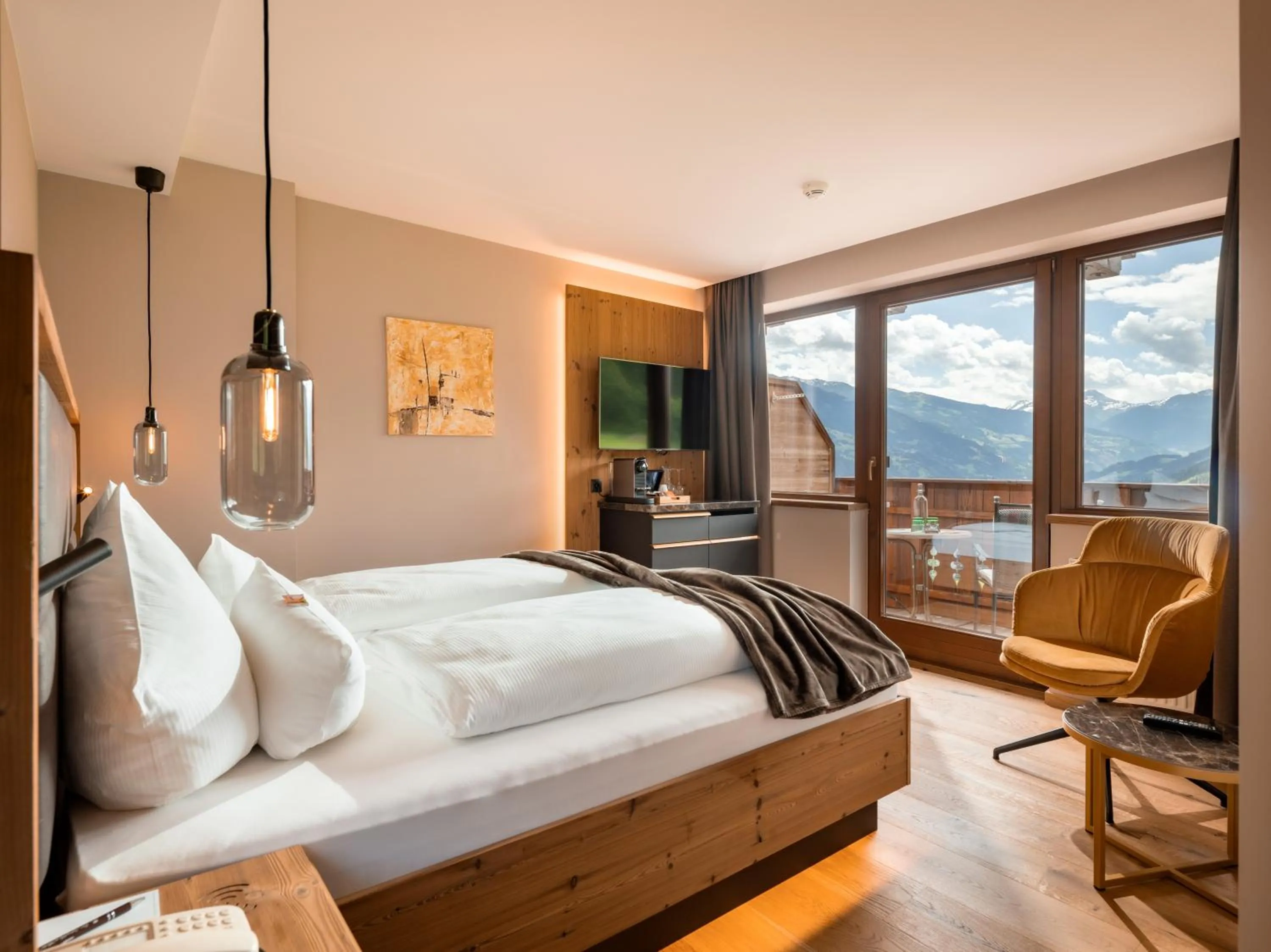 View (from property/room), Bed in Hotel Waldfriede - Der Logenplatz im Zillertal