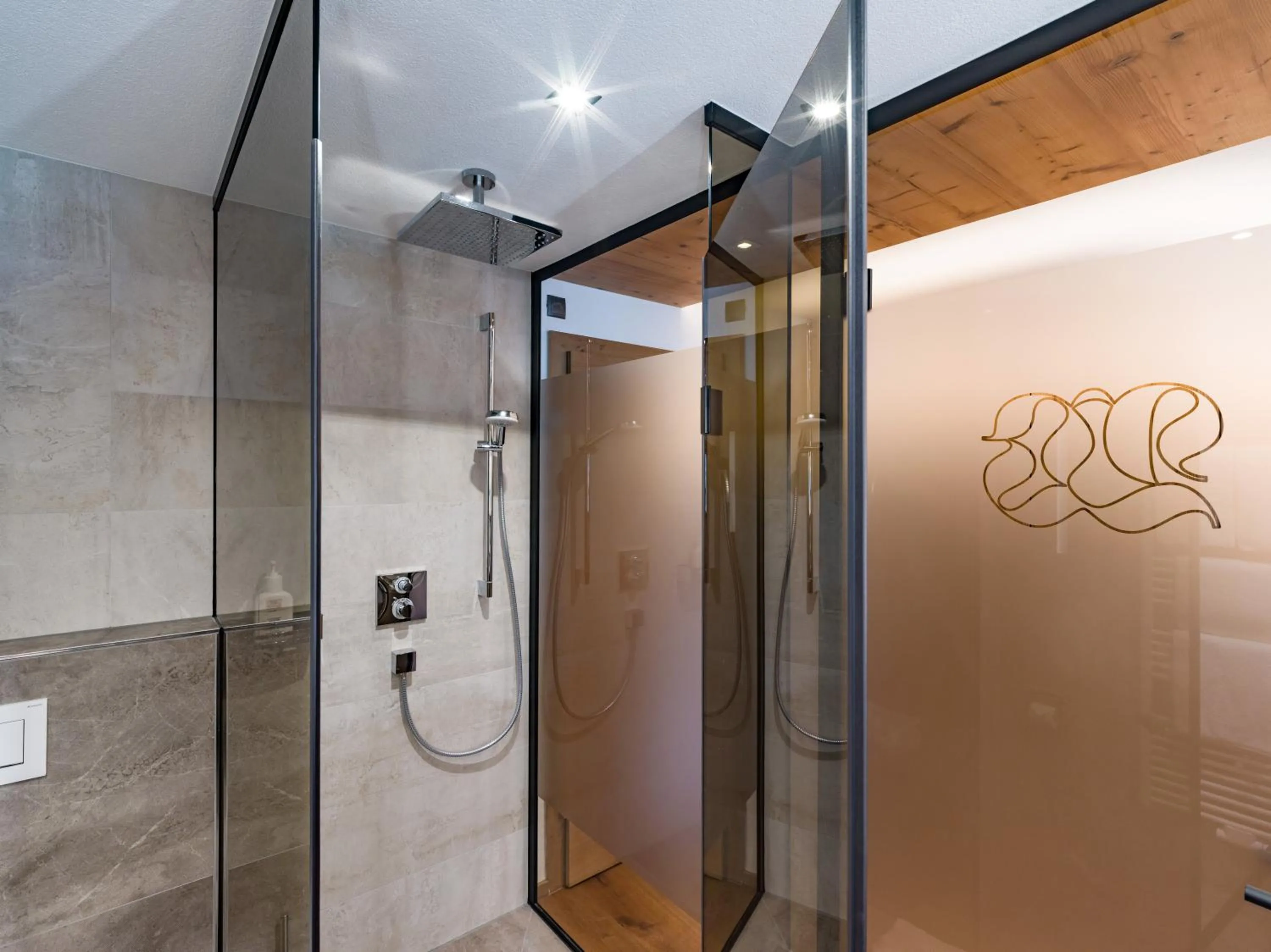 Shower in Hotel Waldfriede - Der Logenplatz im Zillertal