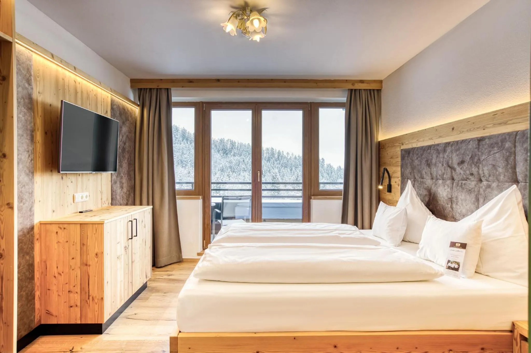 Bedroom, Bed in Hotel Waldfriede - Der Logenplatz im Zillertal