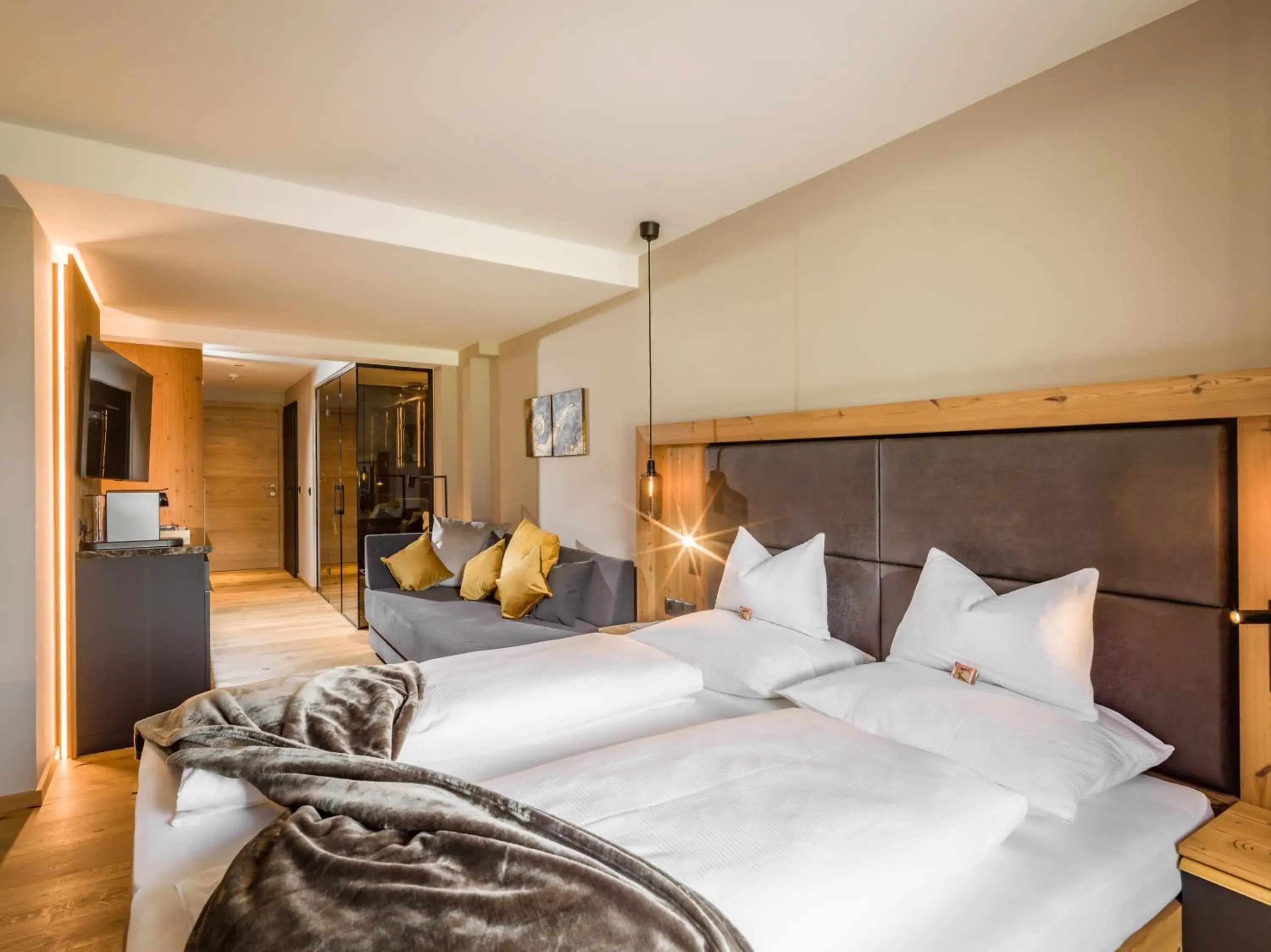 Junior Suite with Balcony in Hotel Waldfriede - Der Logenplatz im Zillertal Junior Suite with Balcony in Hotel Waldfriede - Der Logenplatz im Zillertal