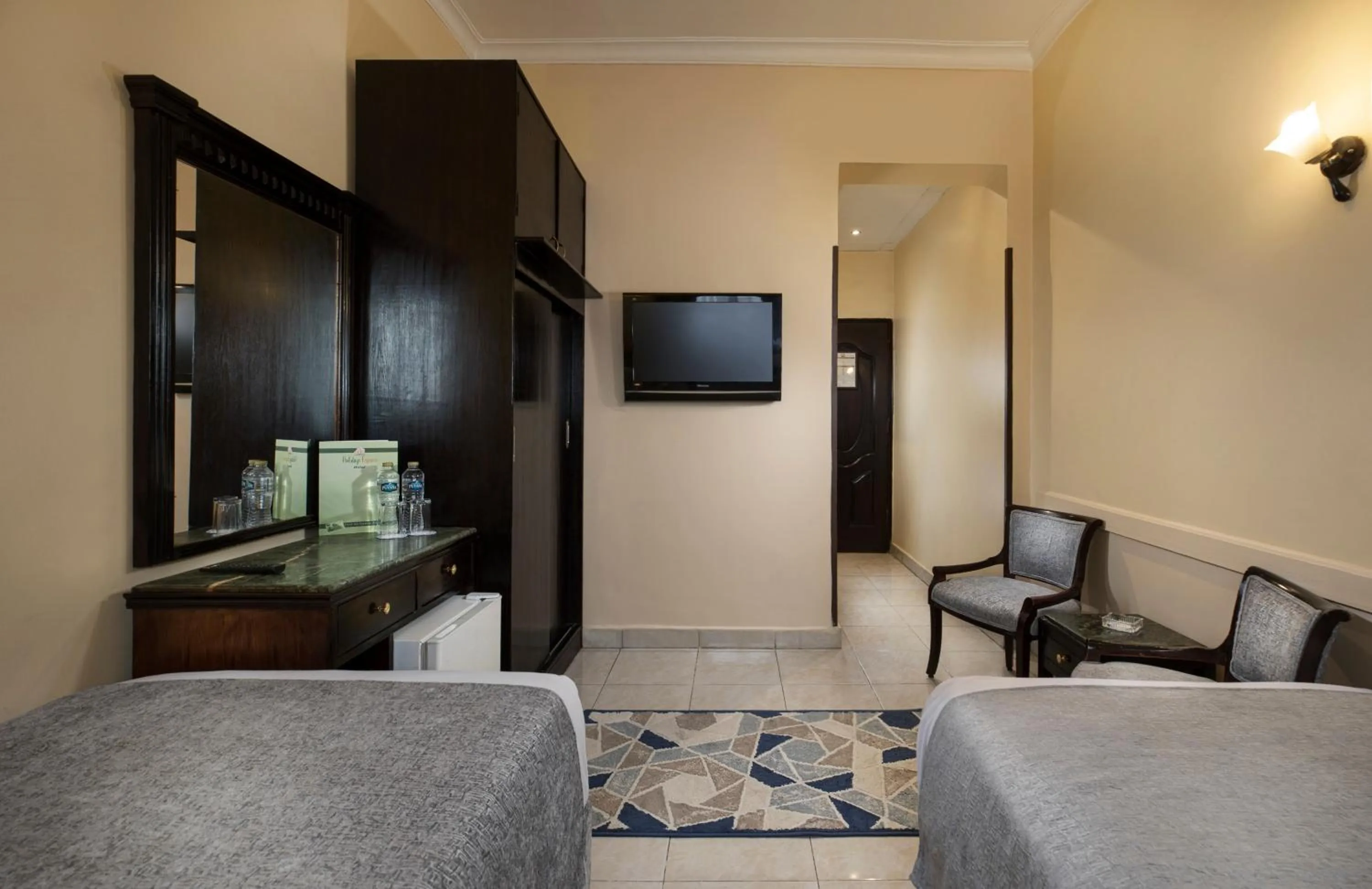 Photo of the whole room, Bed in Holidays Express Hotel