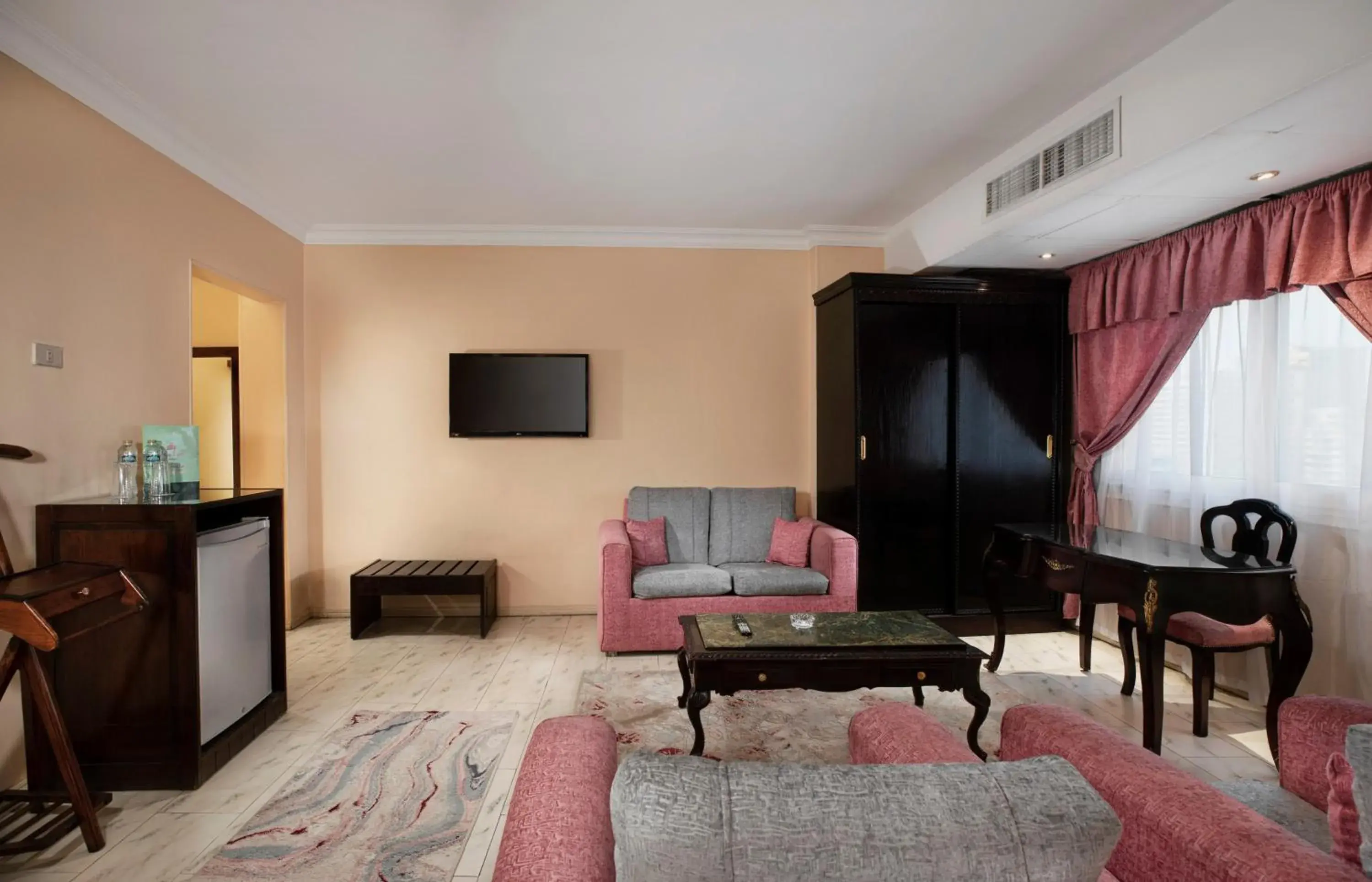 Executive Suite in Holidays Express Hotel Executive Suite in Holidays Express Hotel