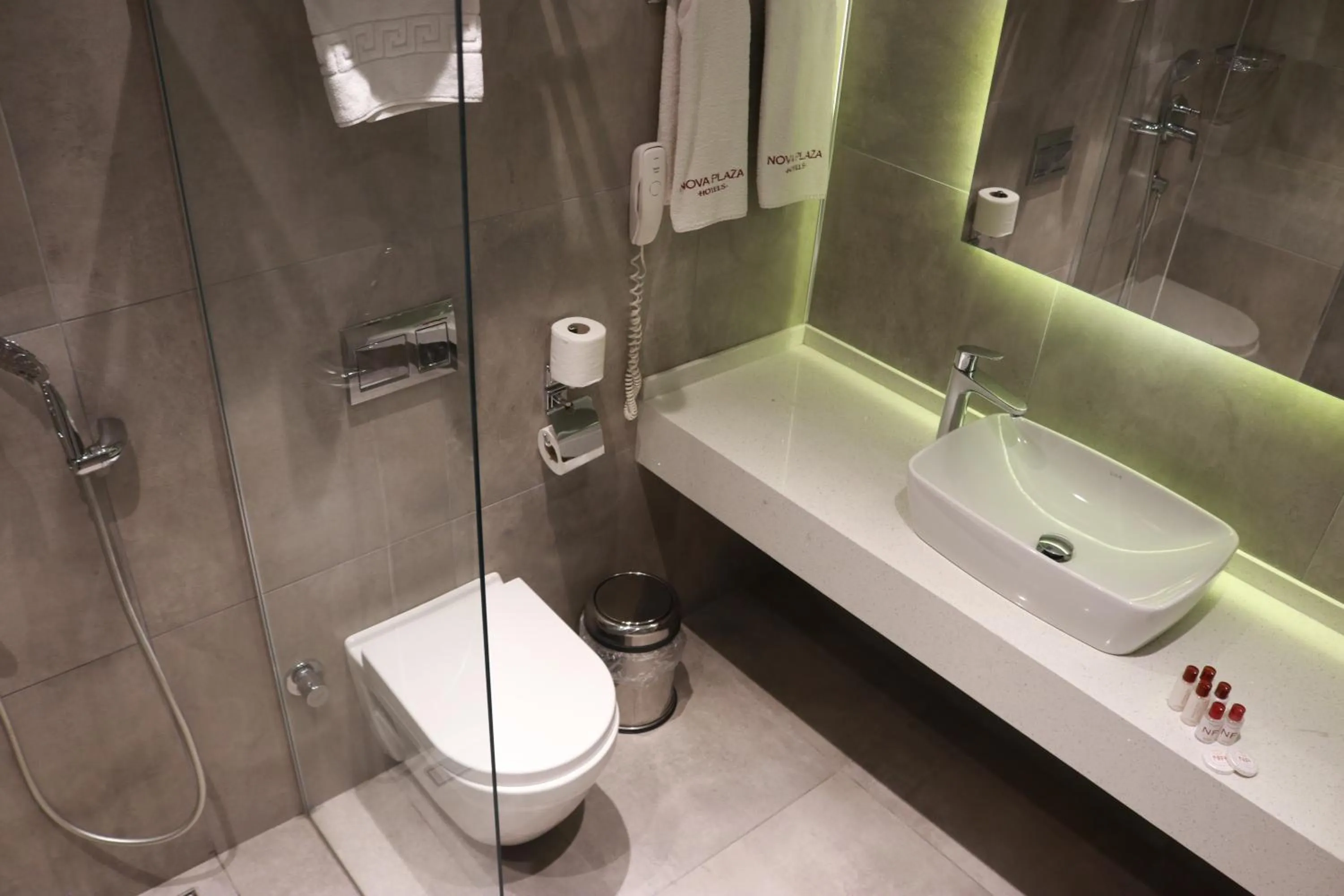 Shower in Nova Plaza Crystal Hotel & Spa