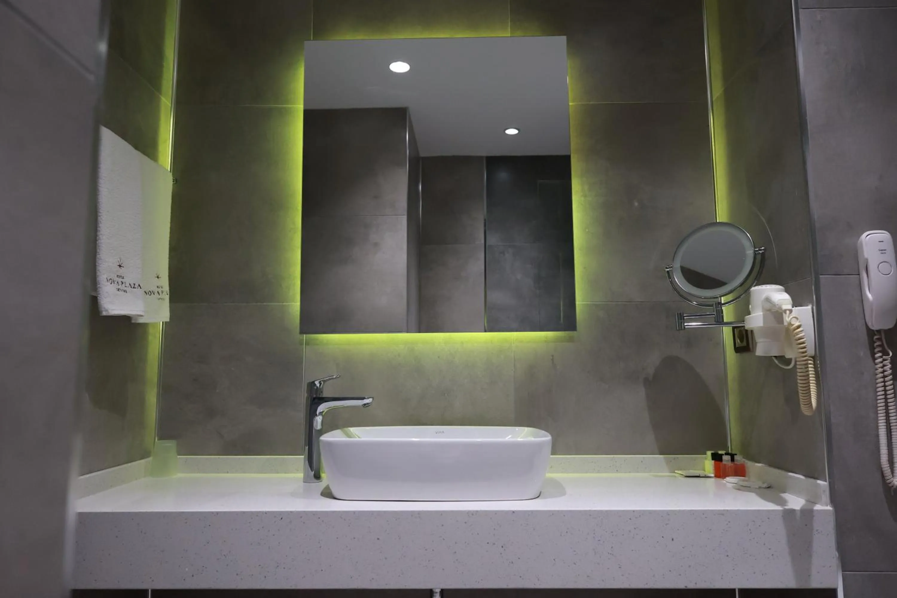 Shower in Nova Plaza Crystal Hotel & Spa