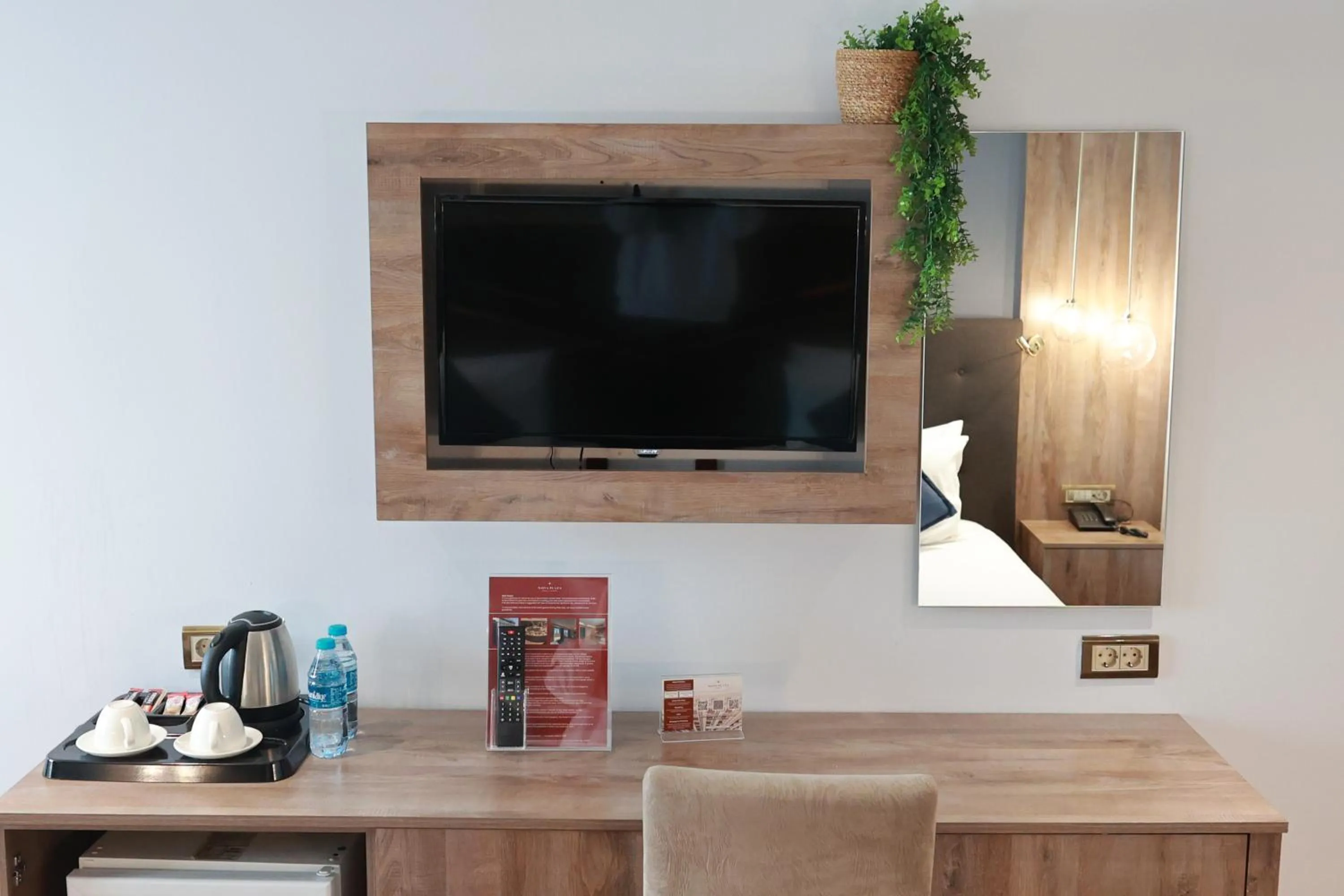 TV and multimedia in Nova Plaza Crystal Hotel & Spa