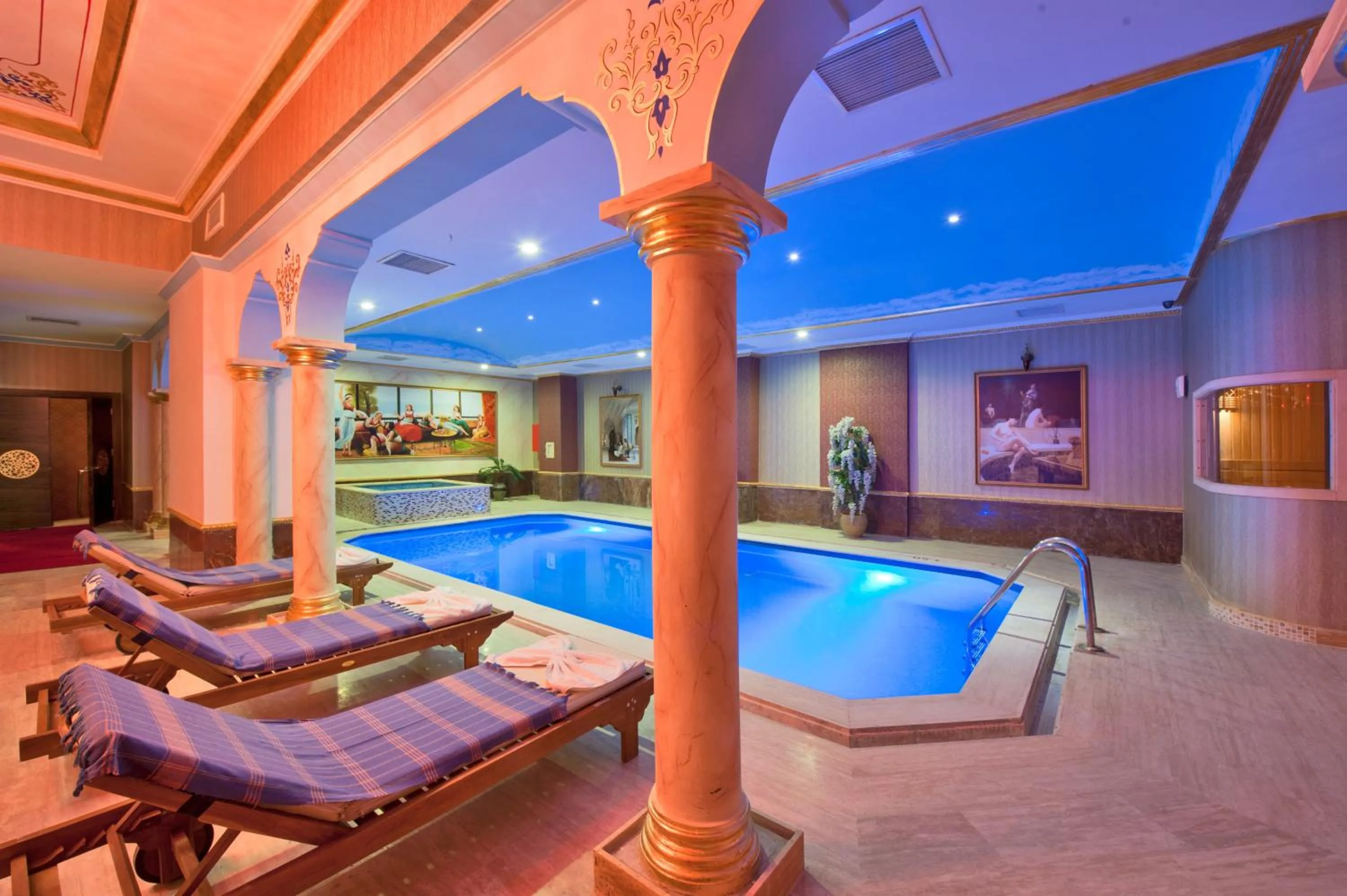 Swimming pool in Nova Plaza Crystal Hotel & Spa