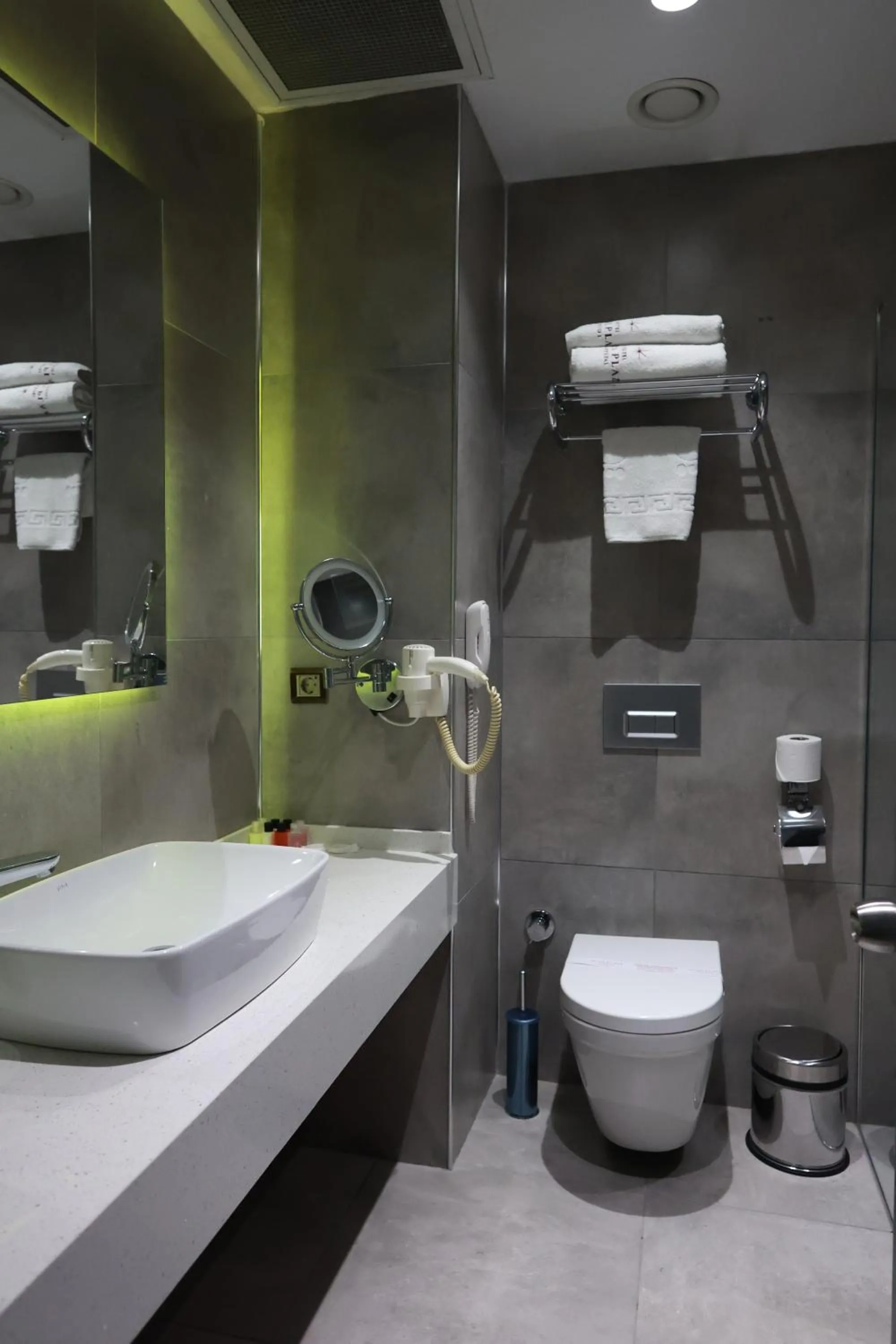 Shower in Nova Plaza Crystal Hotel & Spa