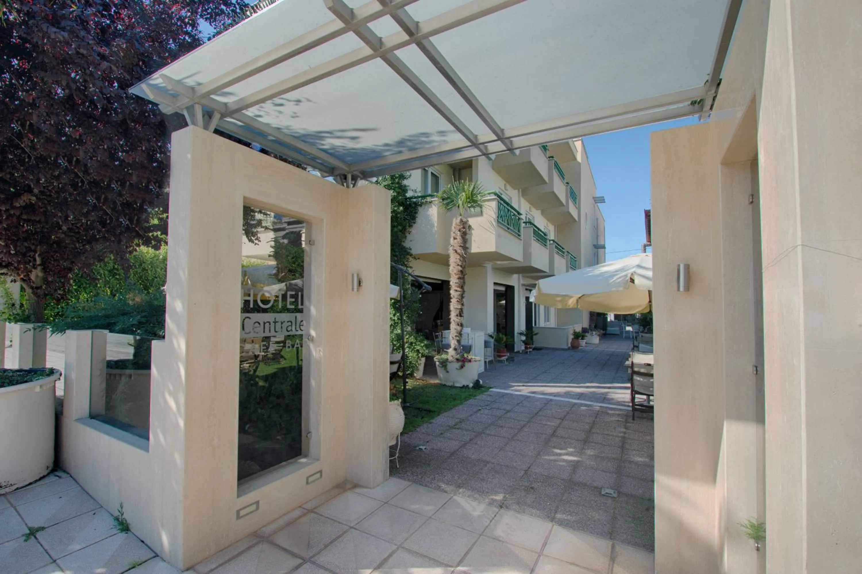 Facade/entrance in Platamon Centrale