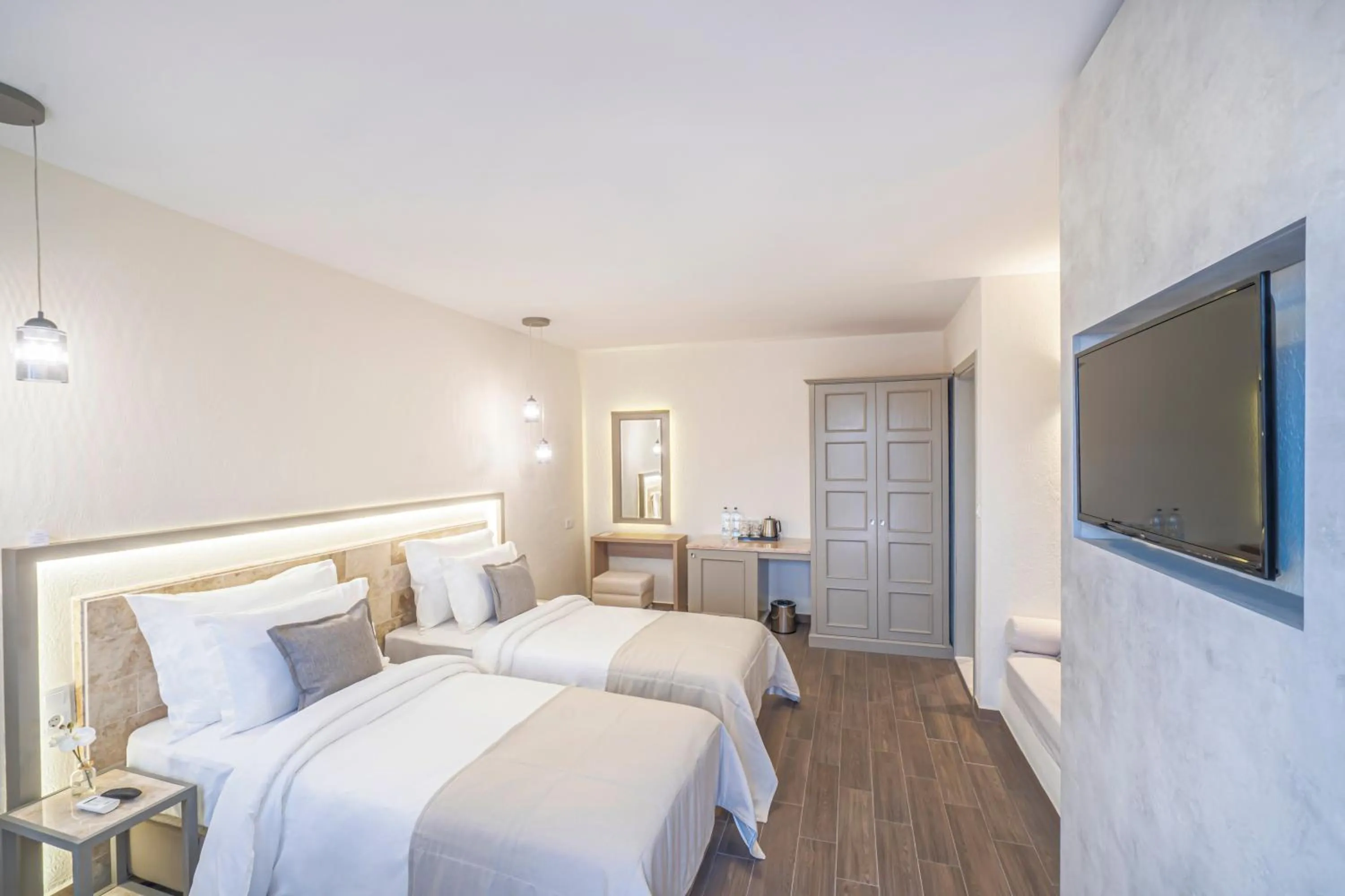 Photo of the whole room, Bed in Elementa Boutique Hotel - Adults Only