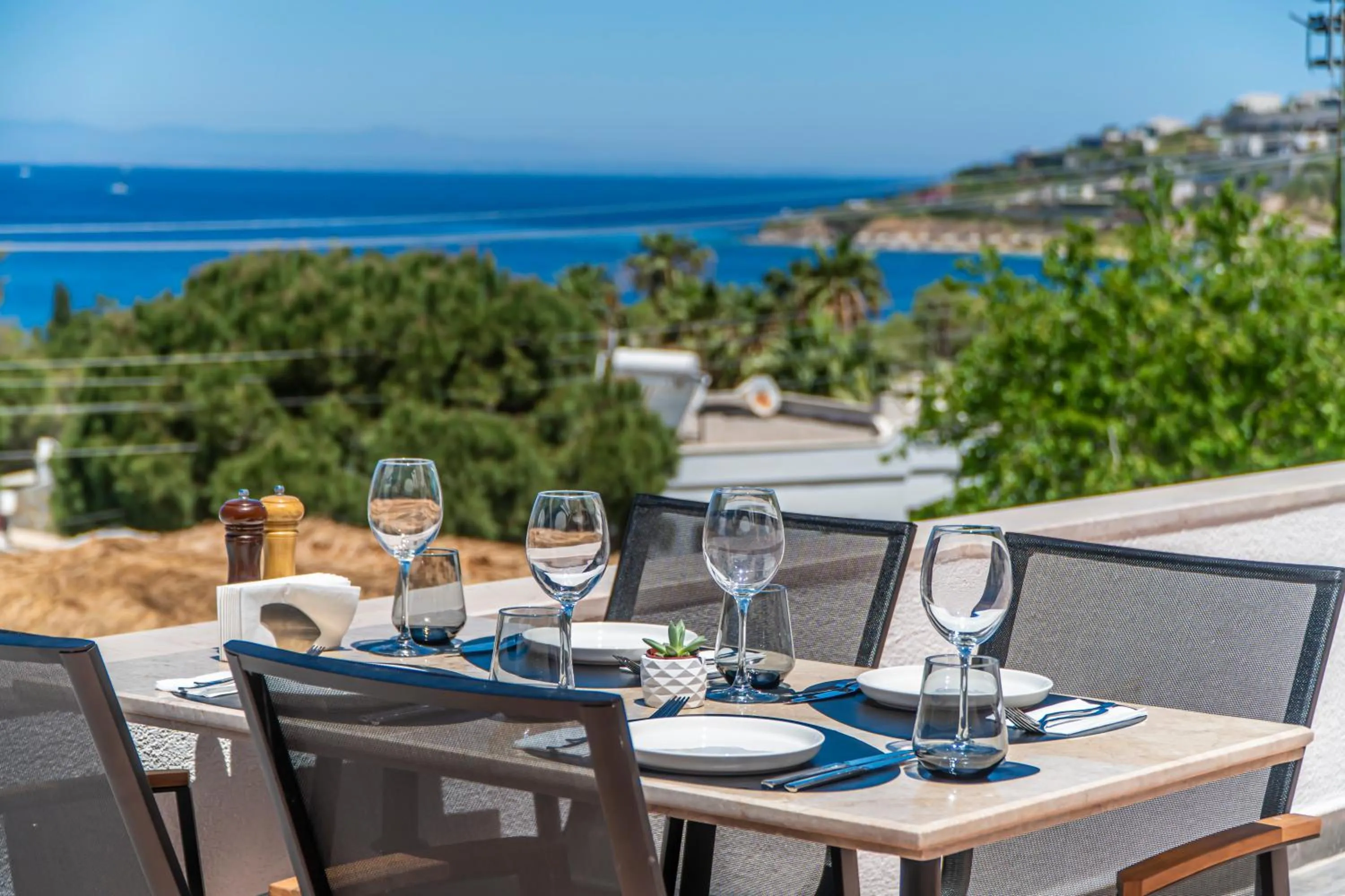 Restaurant/places to eat in Elementa Boutique Hotel - Adults Only