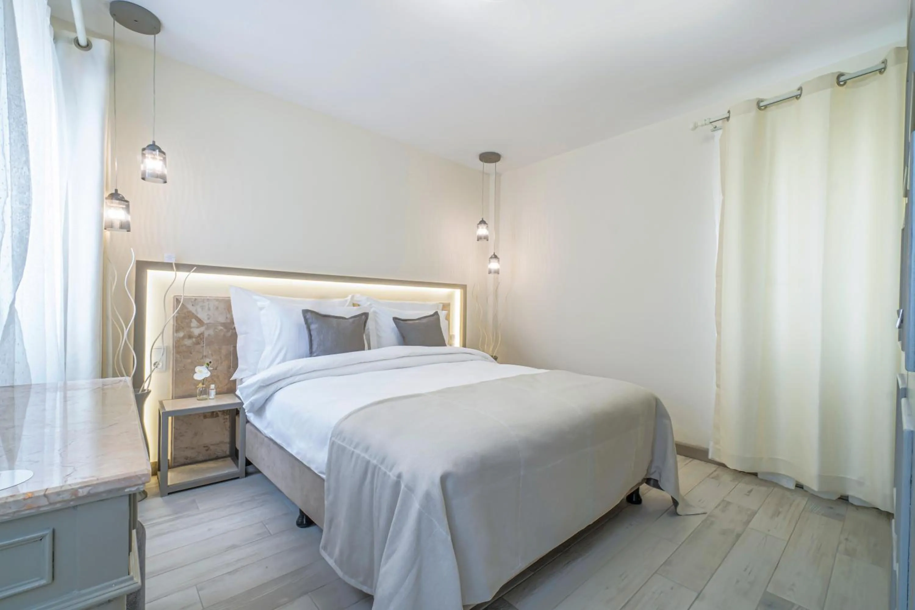 Bedroom, Bed in Elementa Boutique Hotel - Adults Only