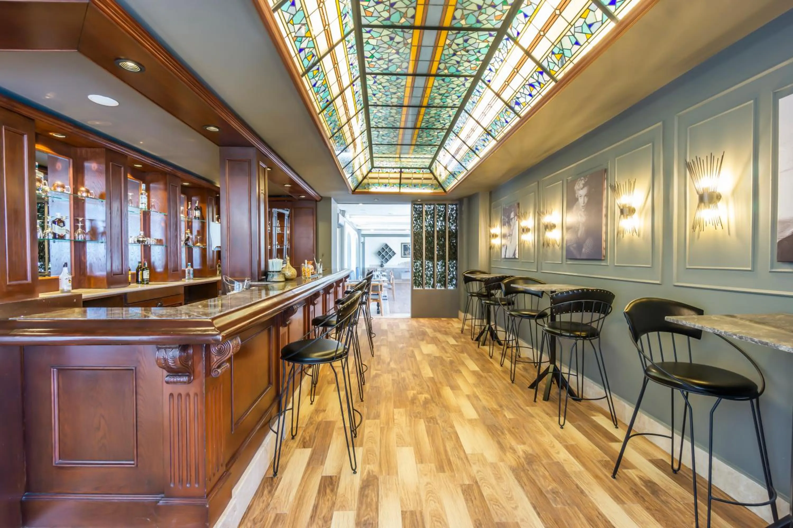 Restaurant/places to eat in Elementa Boutique Hotel - Adults Only