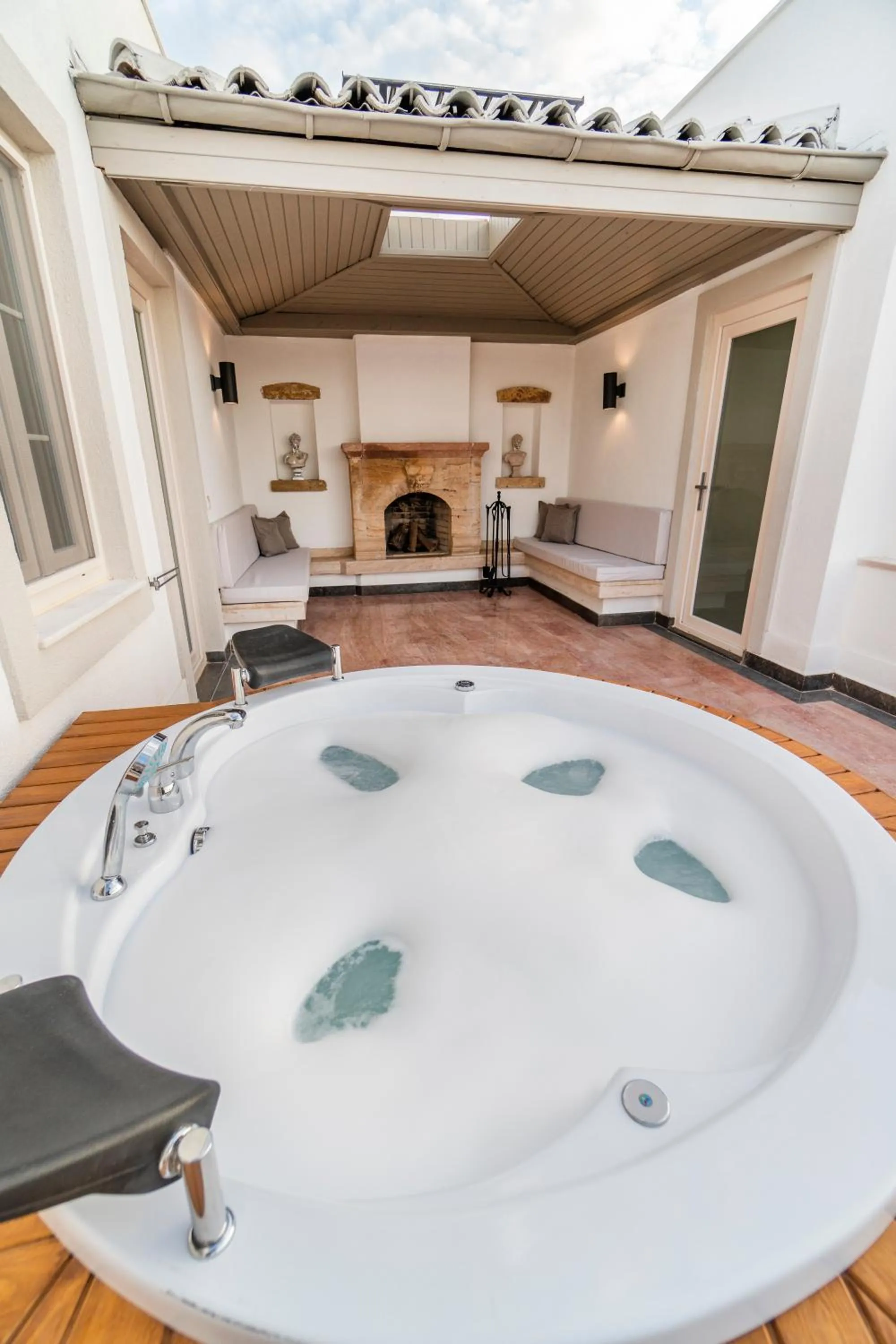 Hot Tub in Elementa Boutique Hotel - Adults Only