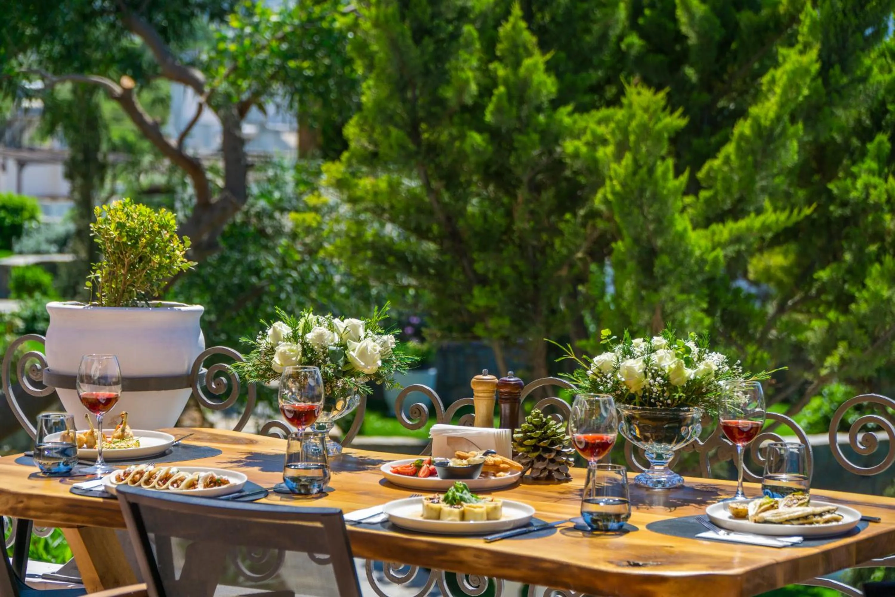 Restaurant/places to eat in Elementa Boutique Hotel - Adults Only