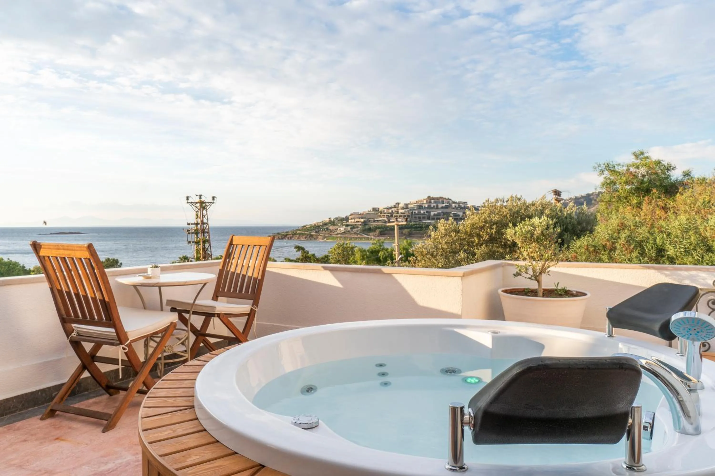 Hot Tub in Elementa Boutique Hotel - Adults Only