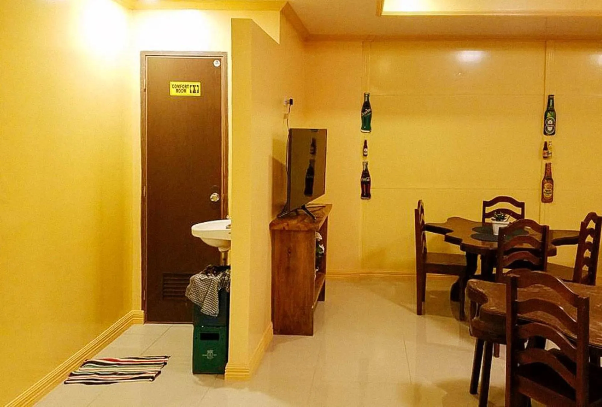 TV and multimedia in RedDoorz at Shandy's Transient House Palompon