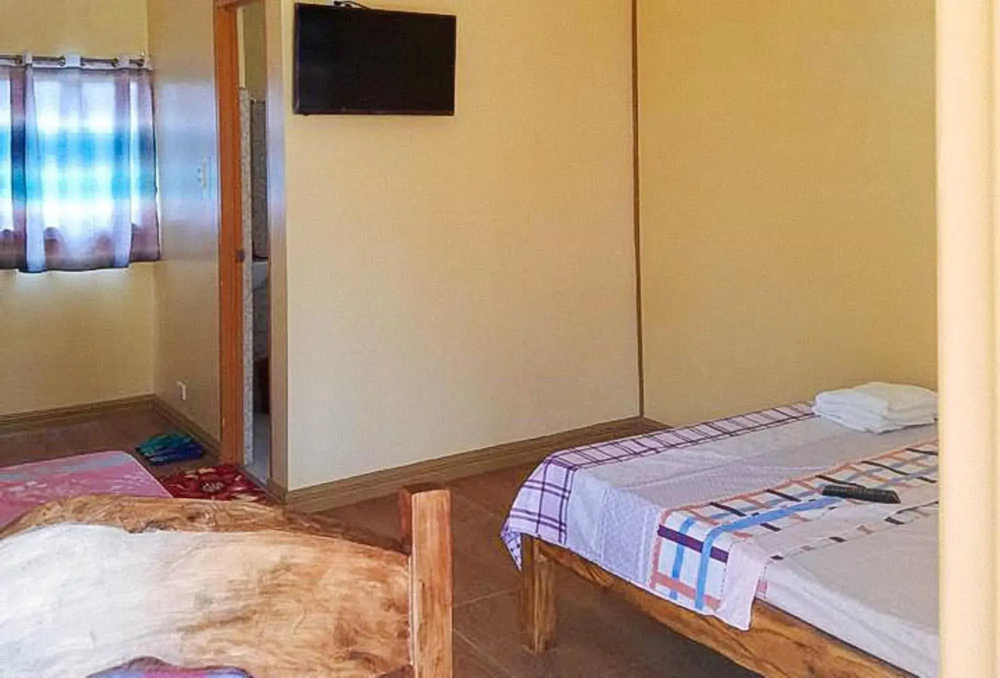 Twin Room in RedDoorz at Shandy's Transient House Palompon Twin Room in RedDoorz at Shandy's Transient House Palompon