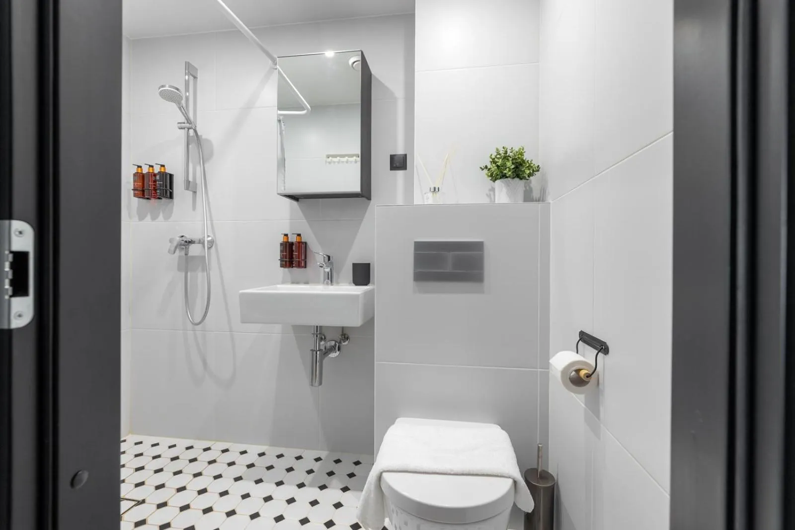 Shower in Bob W Tallinn City Centre - Avangard