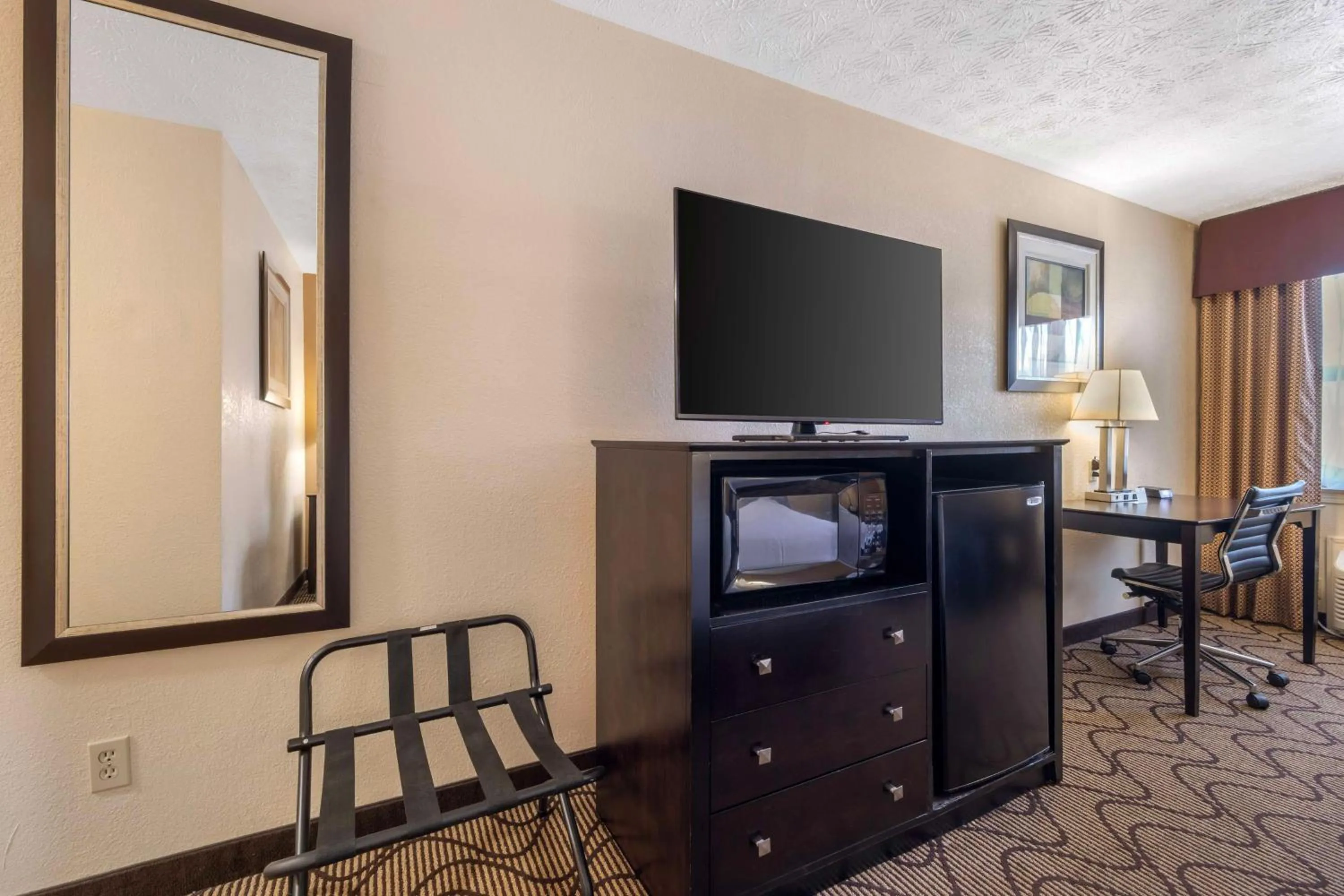 Bedroom in Best Western Campbellsville Inn