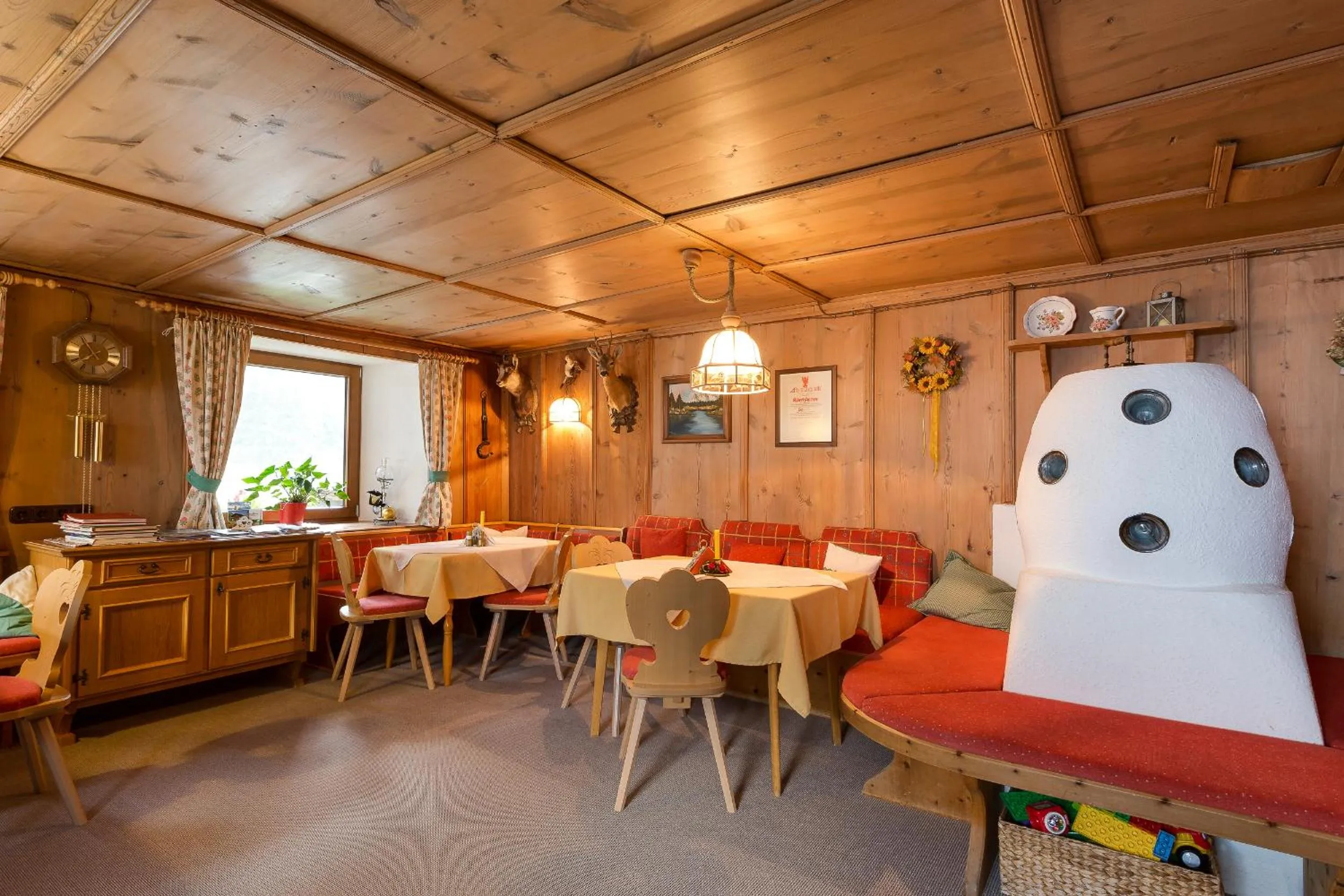 Restaurant/places to eat in Albert'n Haus