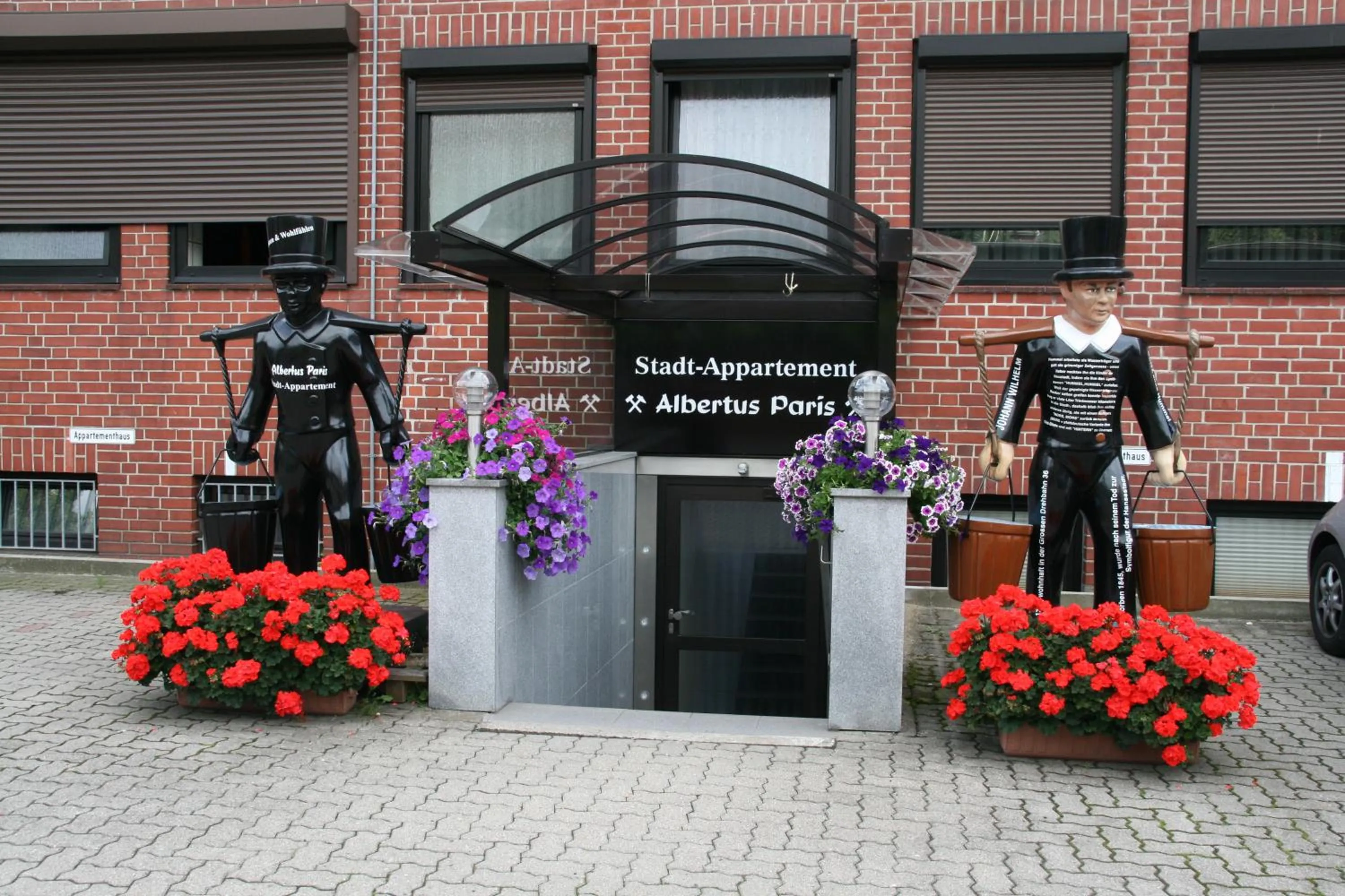 Facade/entrance in Albertus Paris Aparthotel