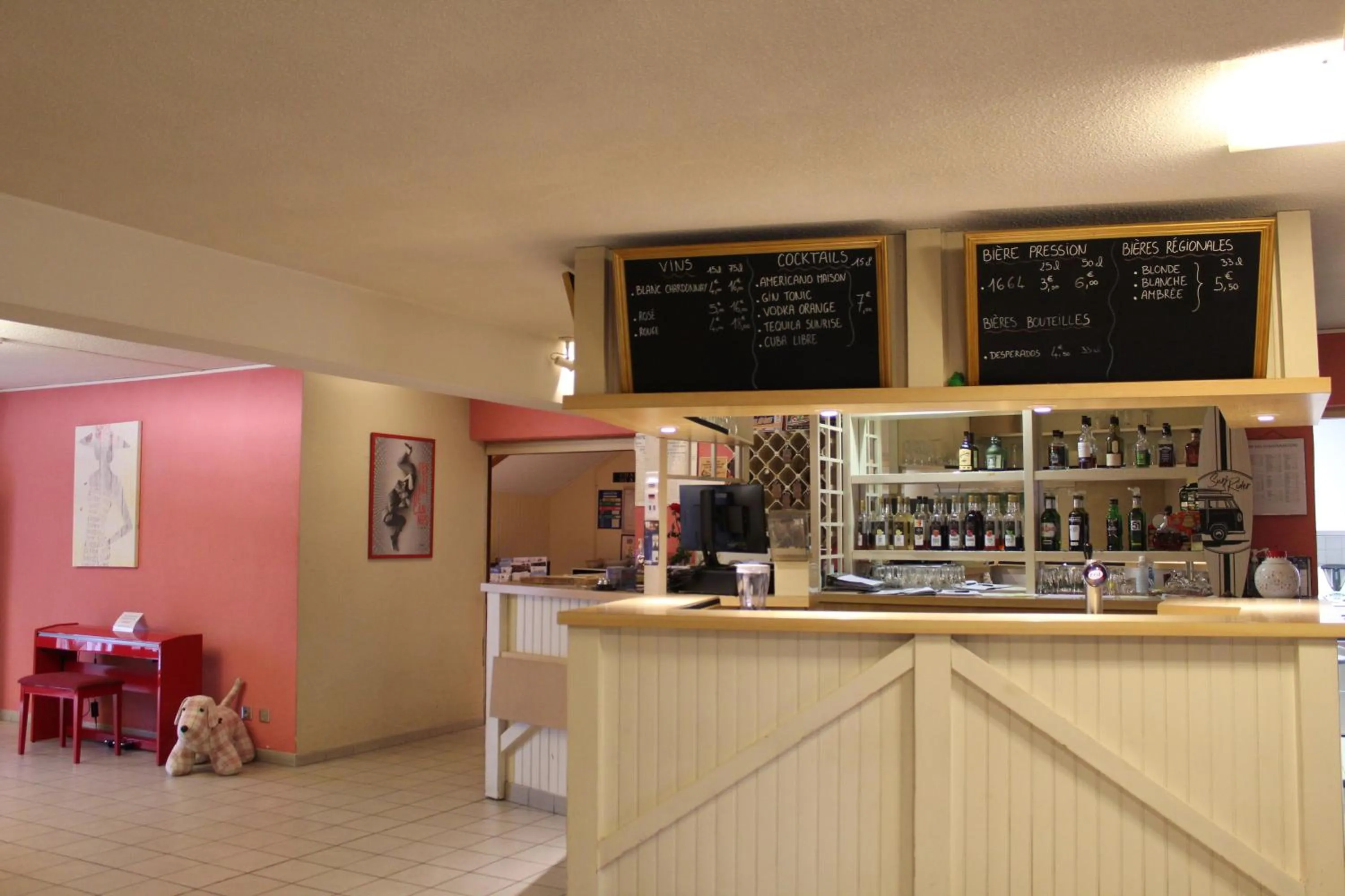 Lounge or bar in Hôtel Mélodie