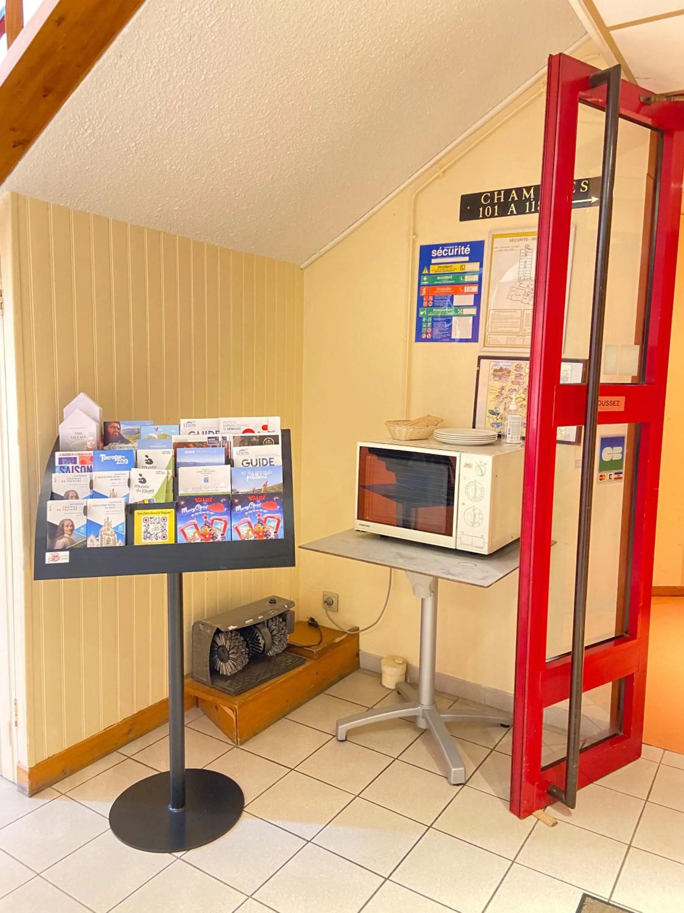 Dining area in Hôtel Mélodie