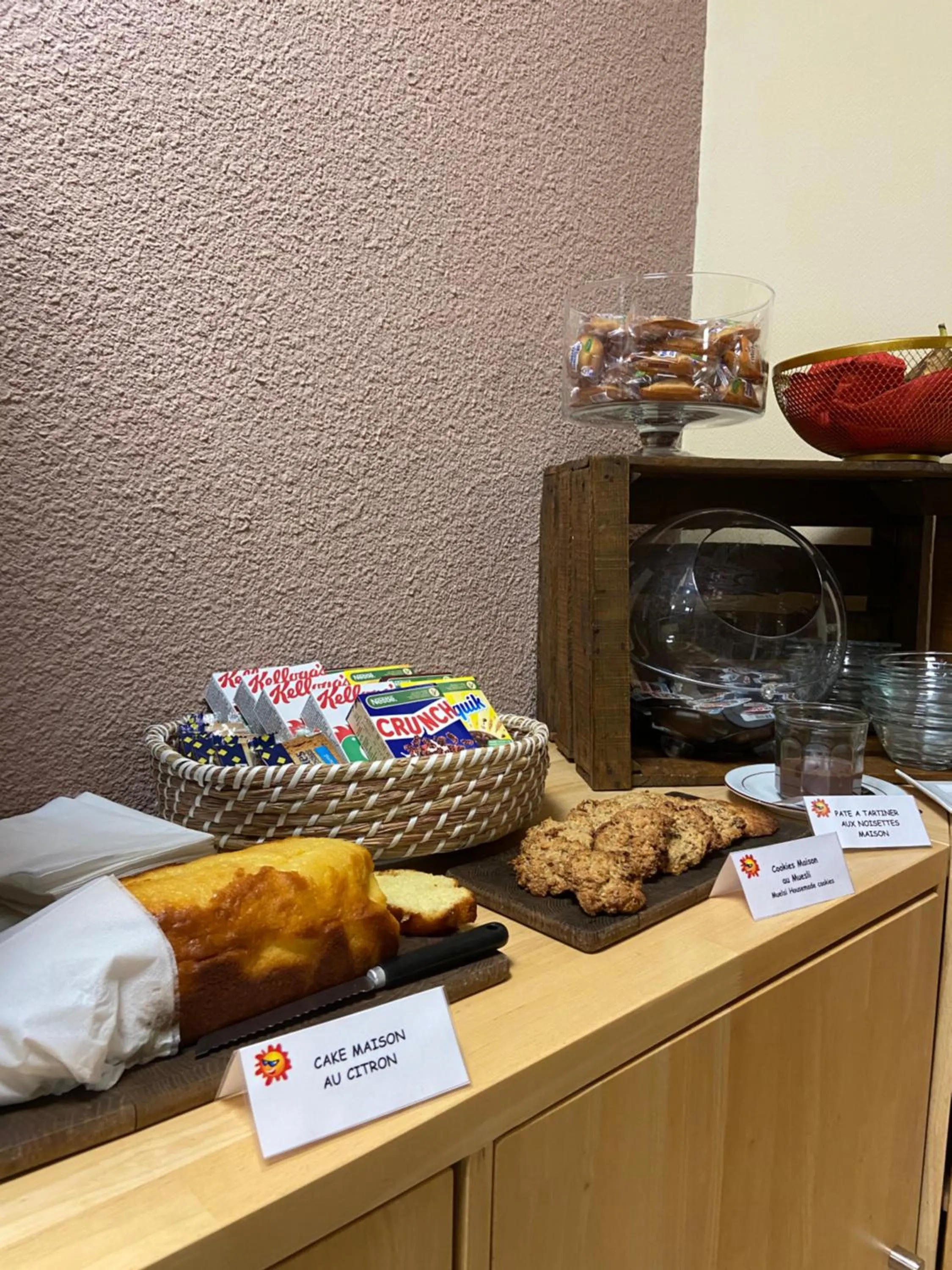 Food and drinks in Hôtel Mélodie