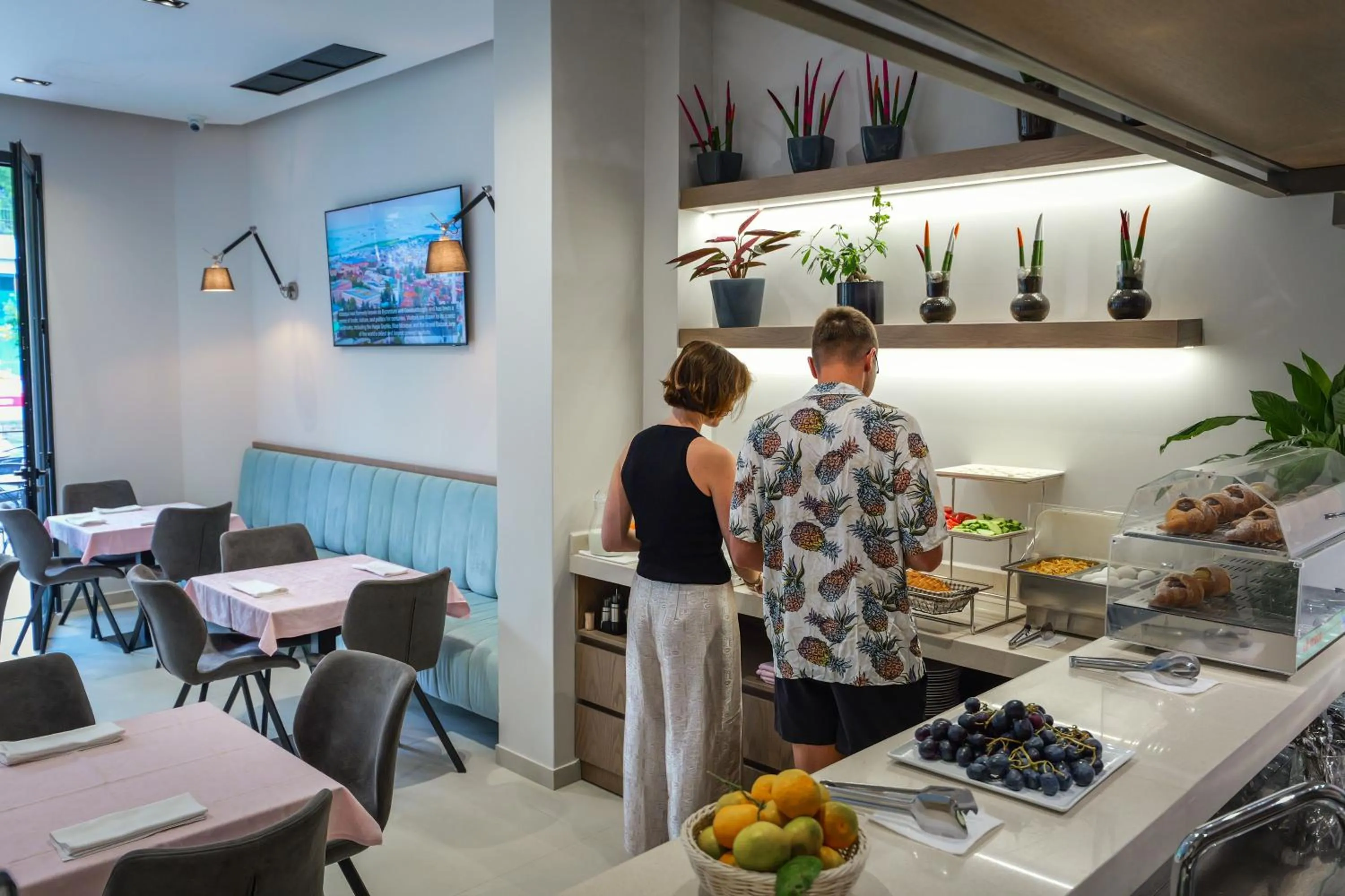 Restaurant/places to eat in Hotel Central