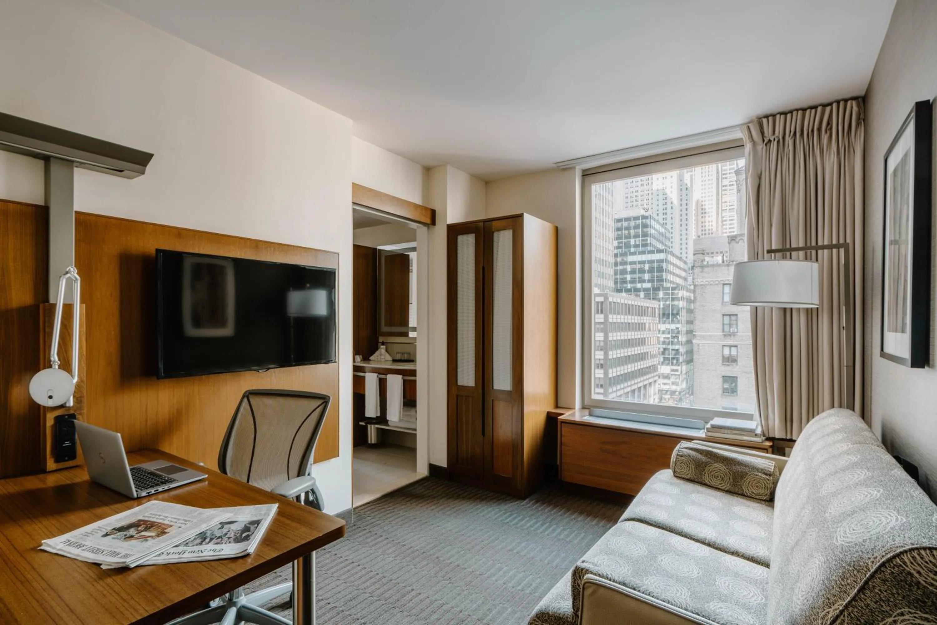 Communal lounge/ TV room in Club Quarters Hotel Grand Central, New York