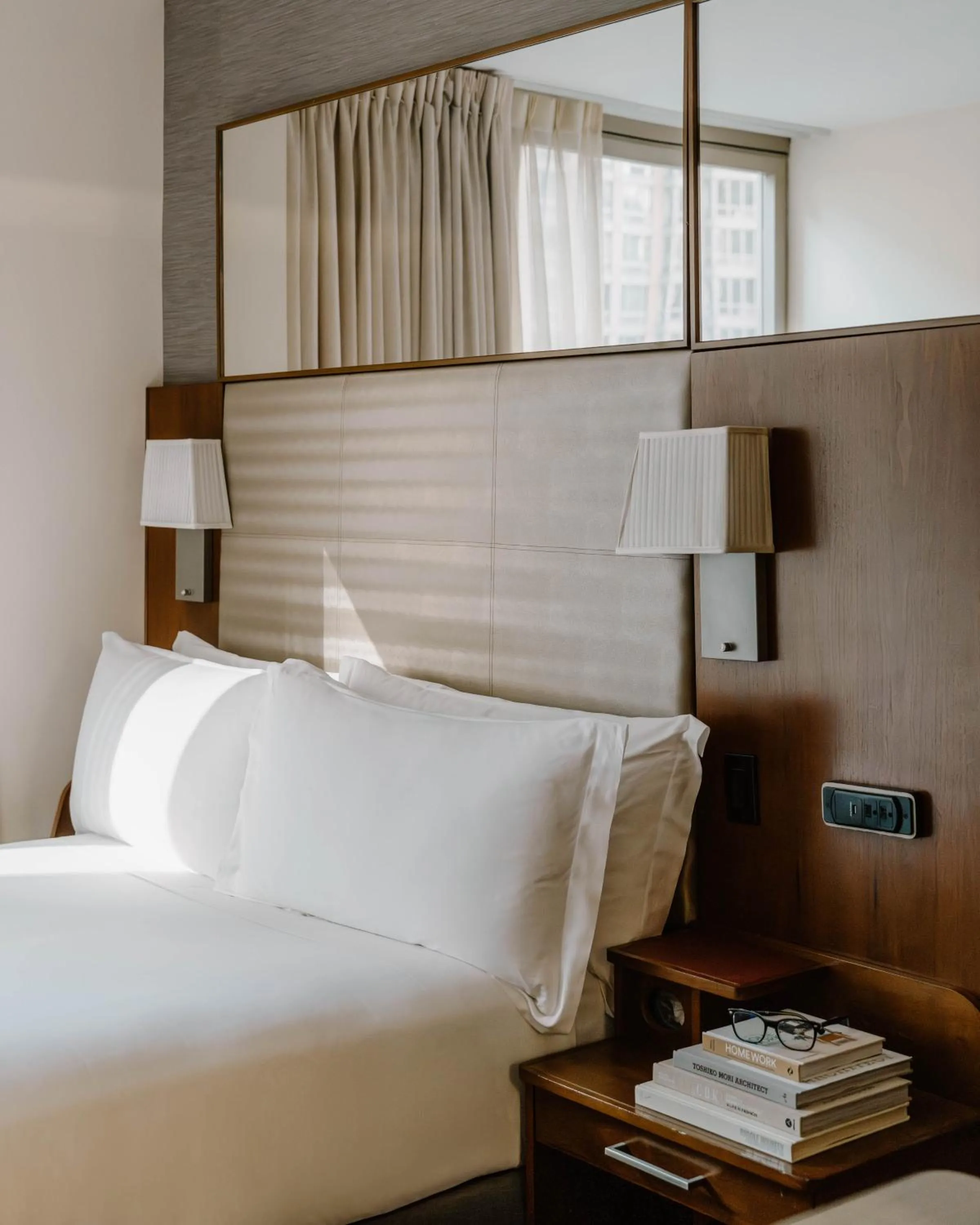 Bed in Club Quarters Hotel Grand Central, New York