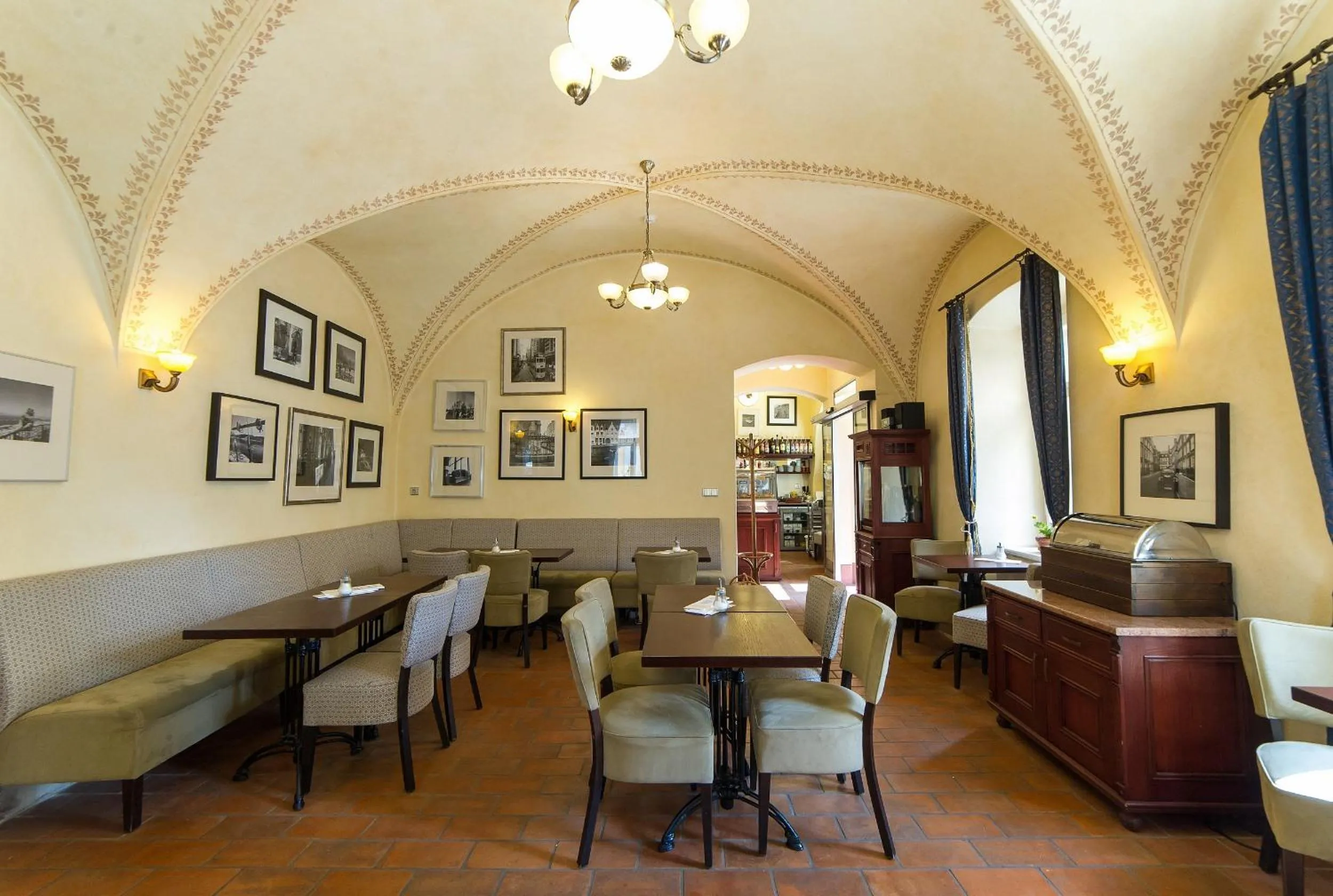 Buffet breakfast in Hotel Latrán