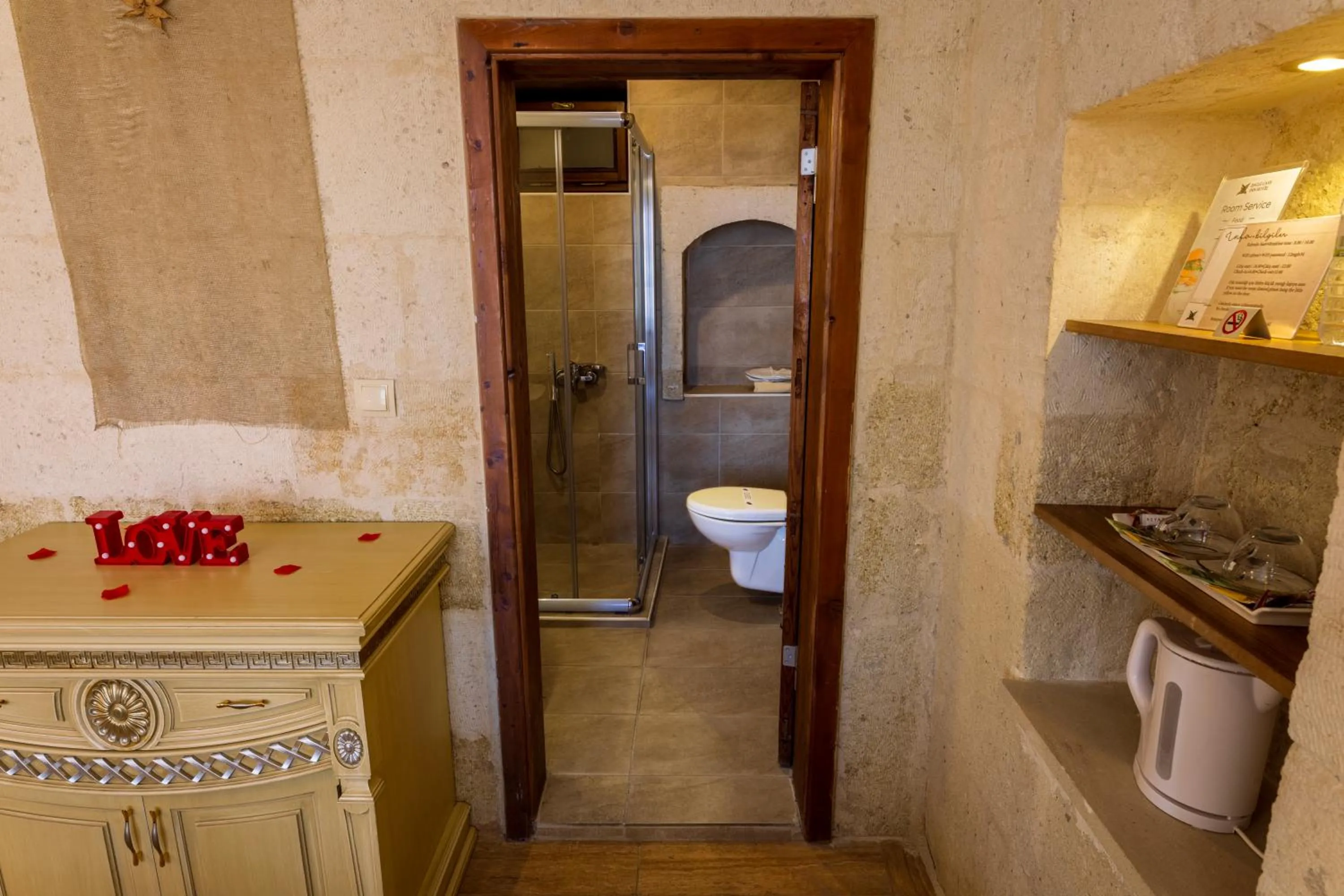 Toilet in Cappadocia Eagle Cave Inn