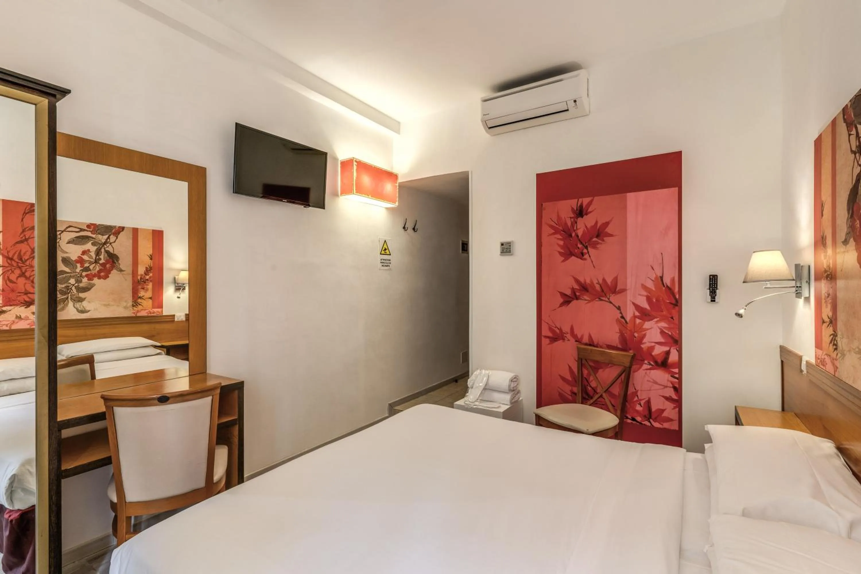 TV and multimedia, Bed in Hotel Santa Prassede