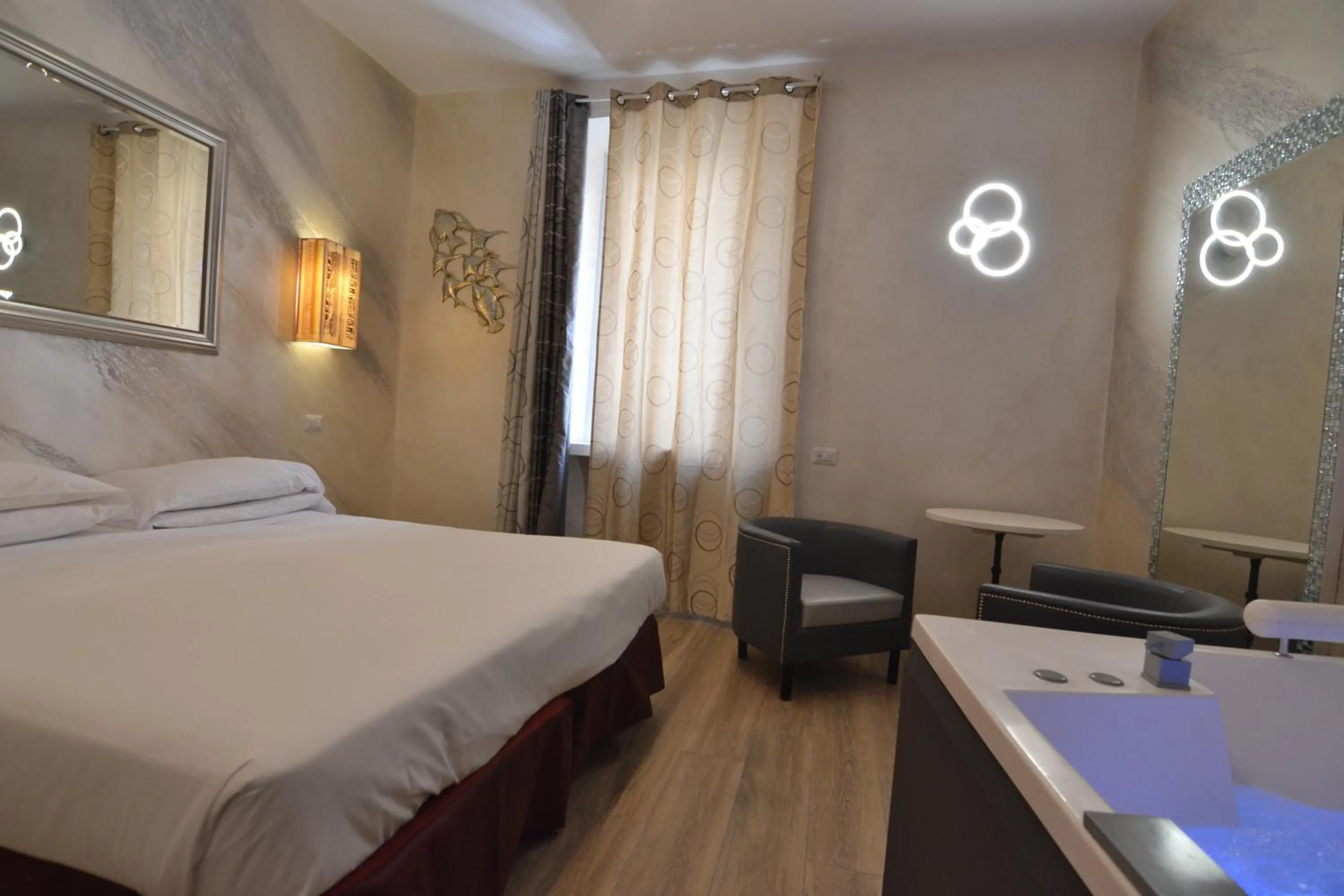 Hot Tub, Bed in Hotel Santa Prassede