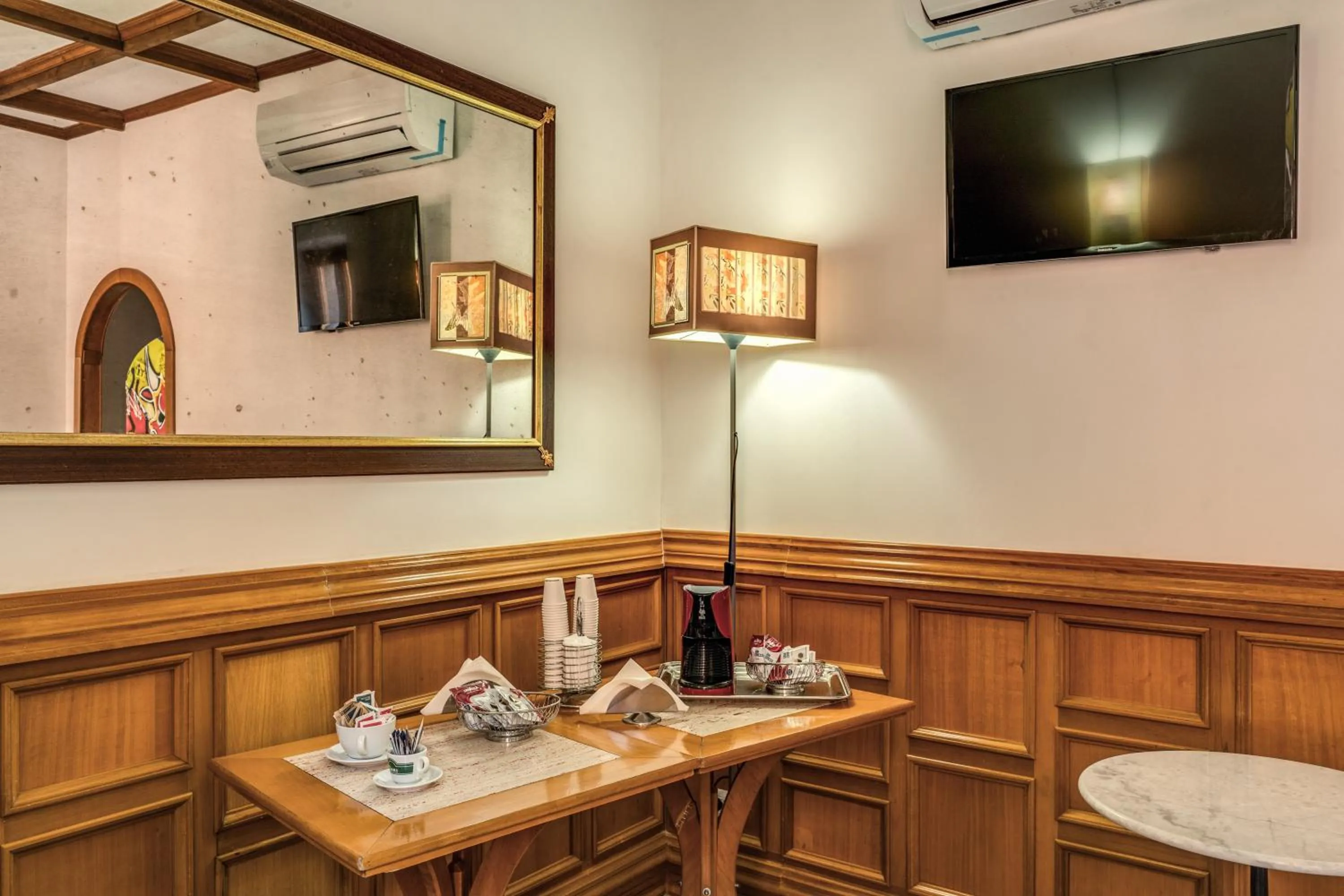 Lobby or reception in Hotel Santa Prassede