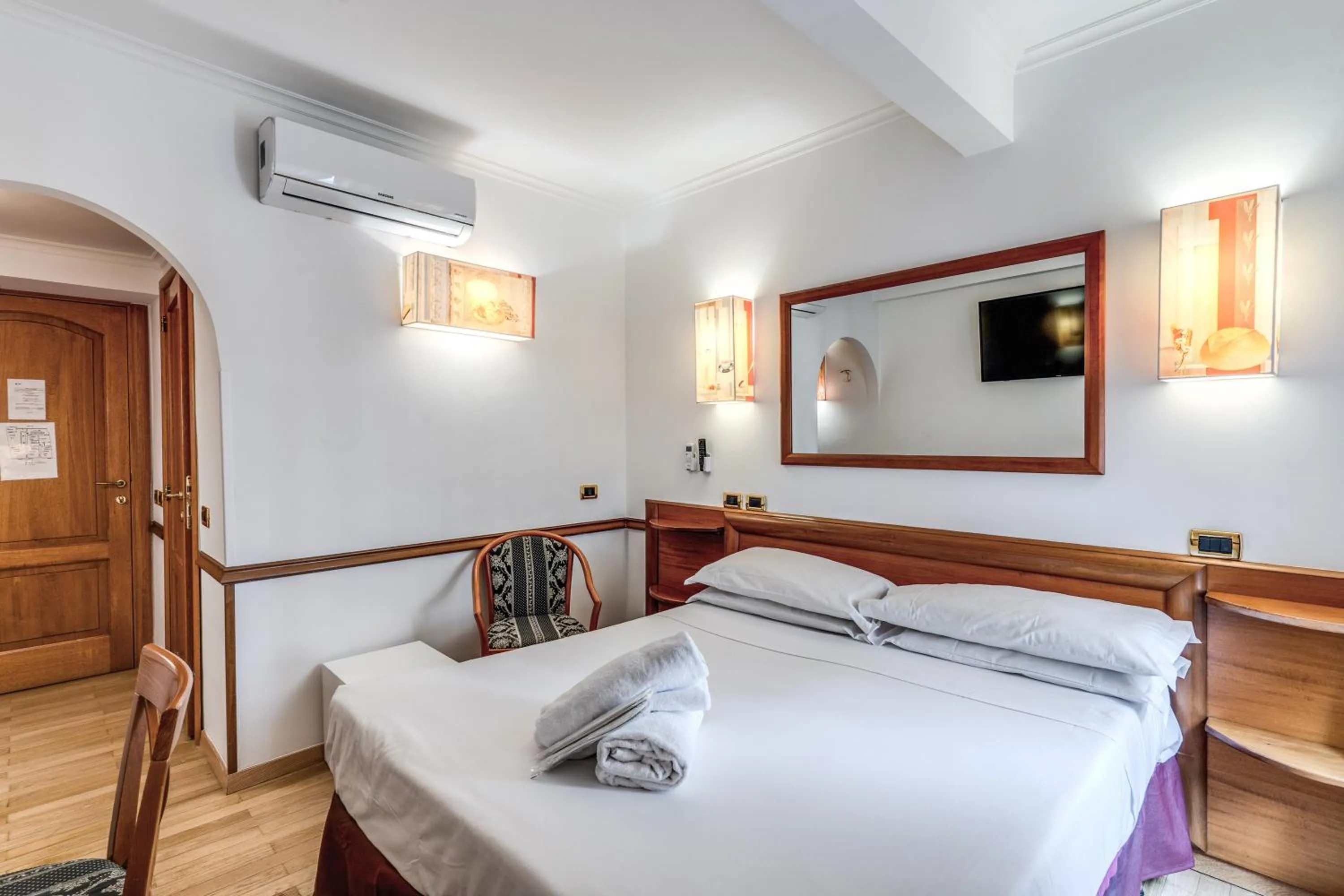 Photo of the whole room, Bed in Hotel Santa Prassede