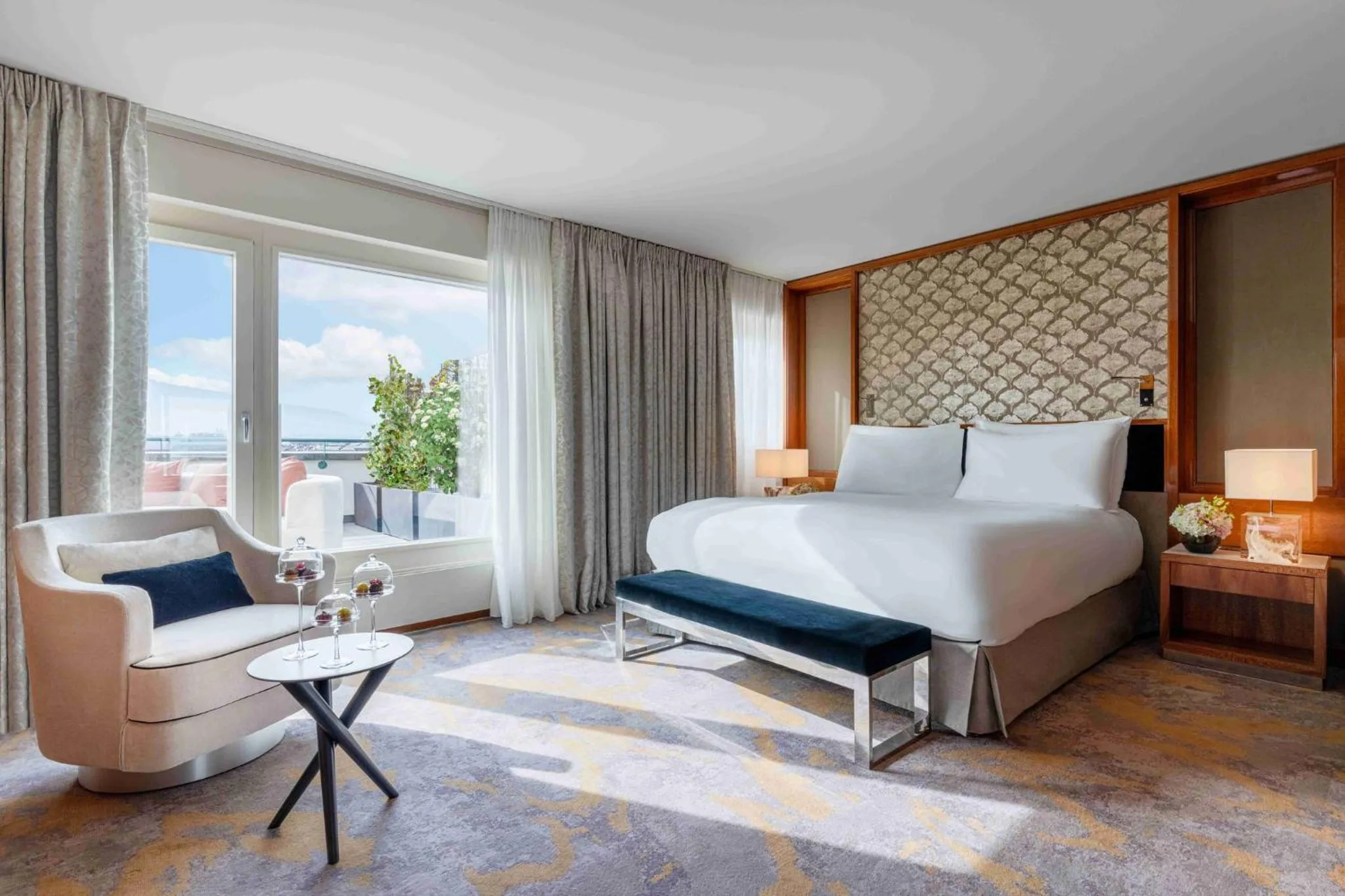 Sea view, Bed in Mandarin Oriental, Geneva
