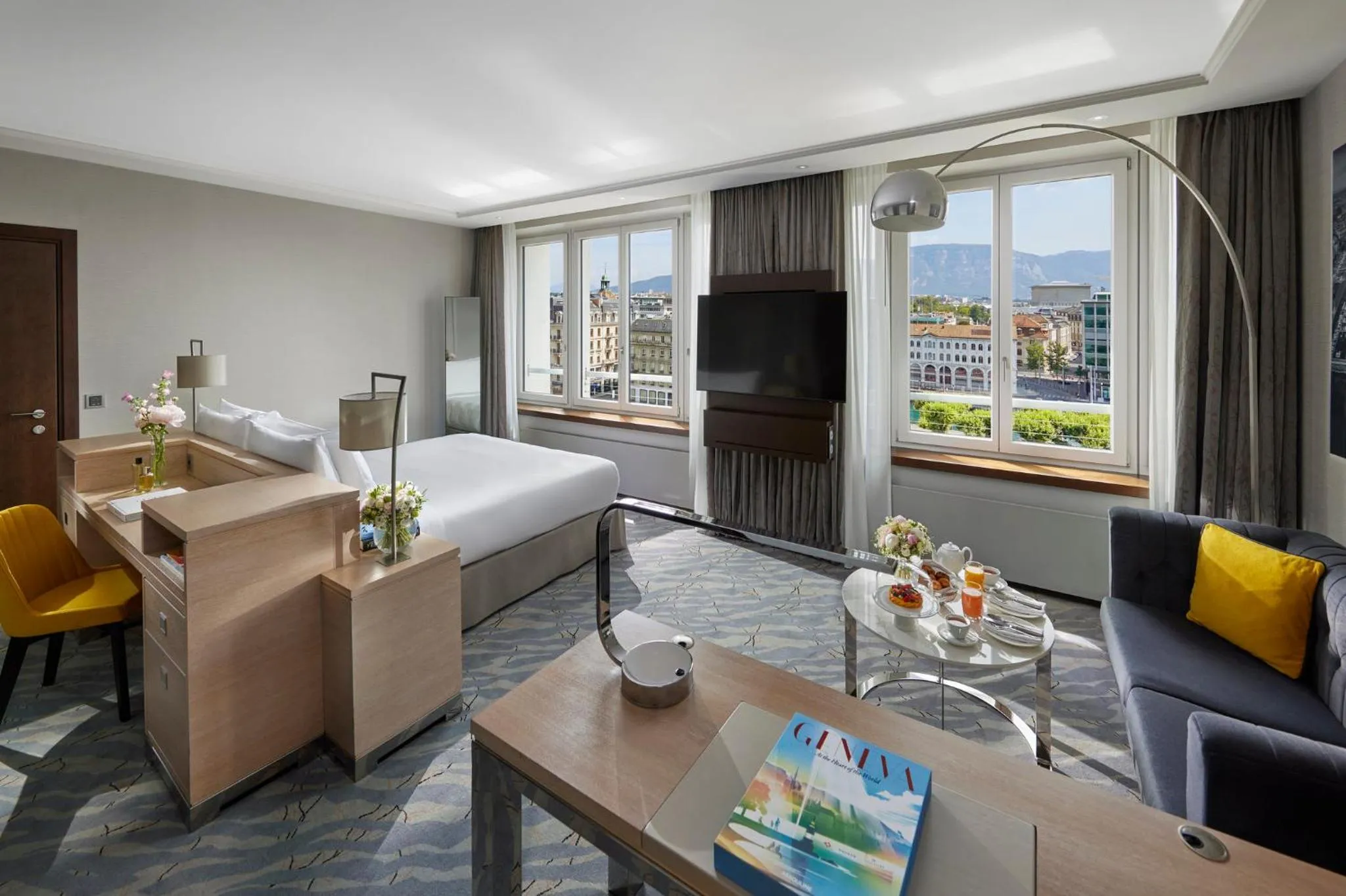 Sea view, Bed in Mandarin Oriental, Geneva