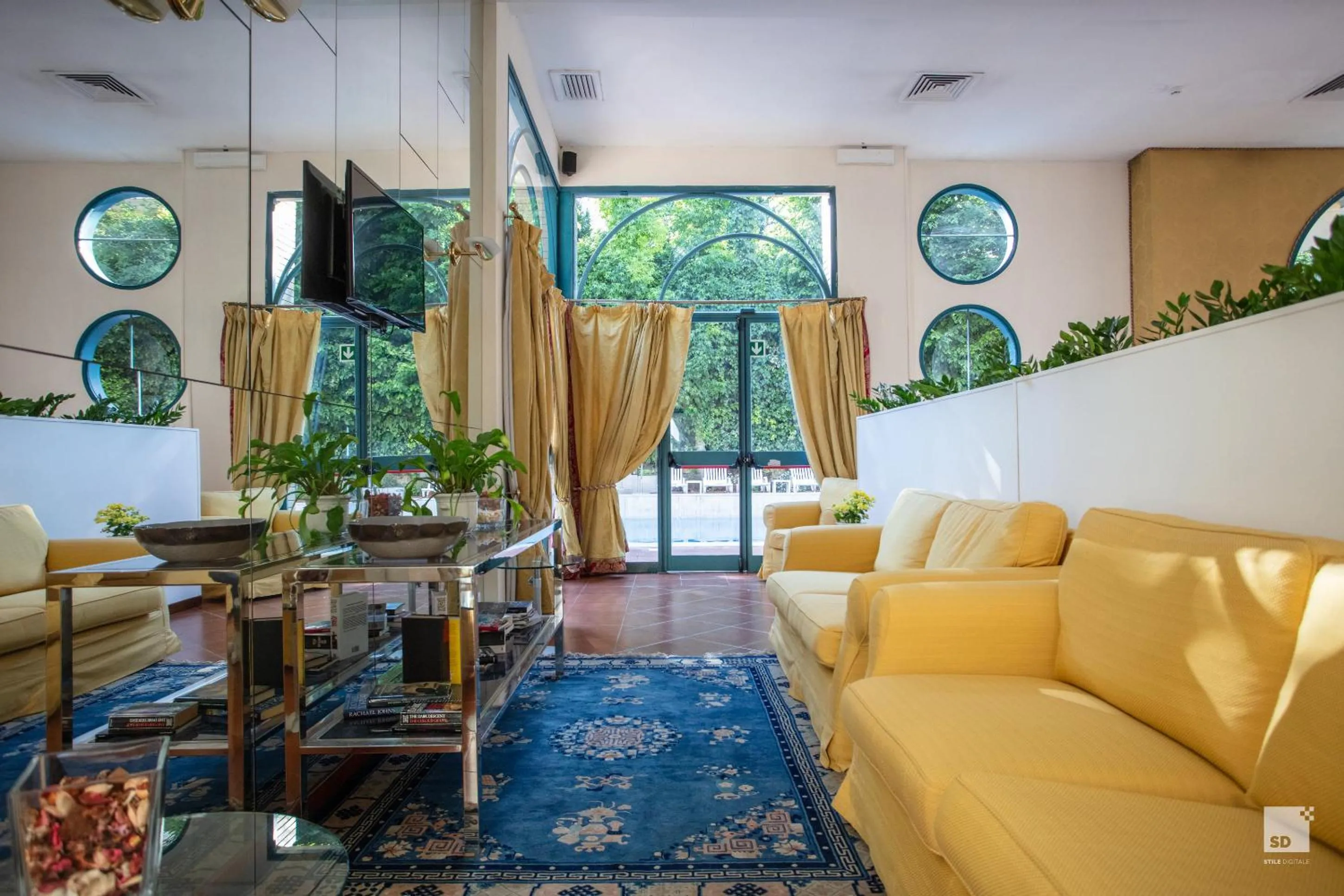 Communal lounge/ TV room in Aldrovandi Residence City Suites