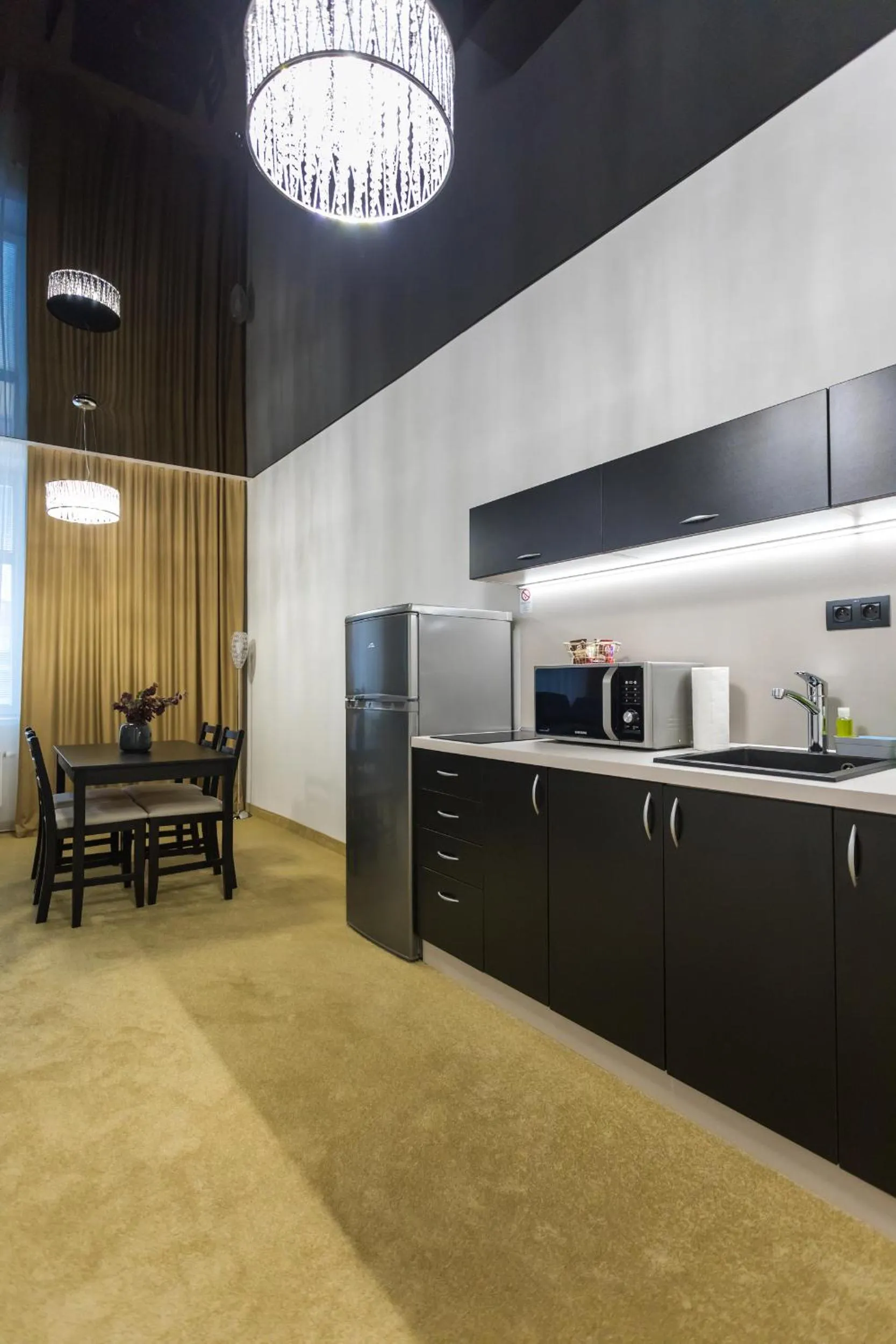Kitchen or kitchenette in Apart Hotel GOLDEN apartments