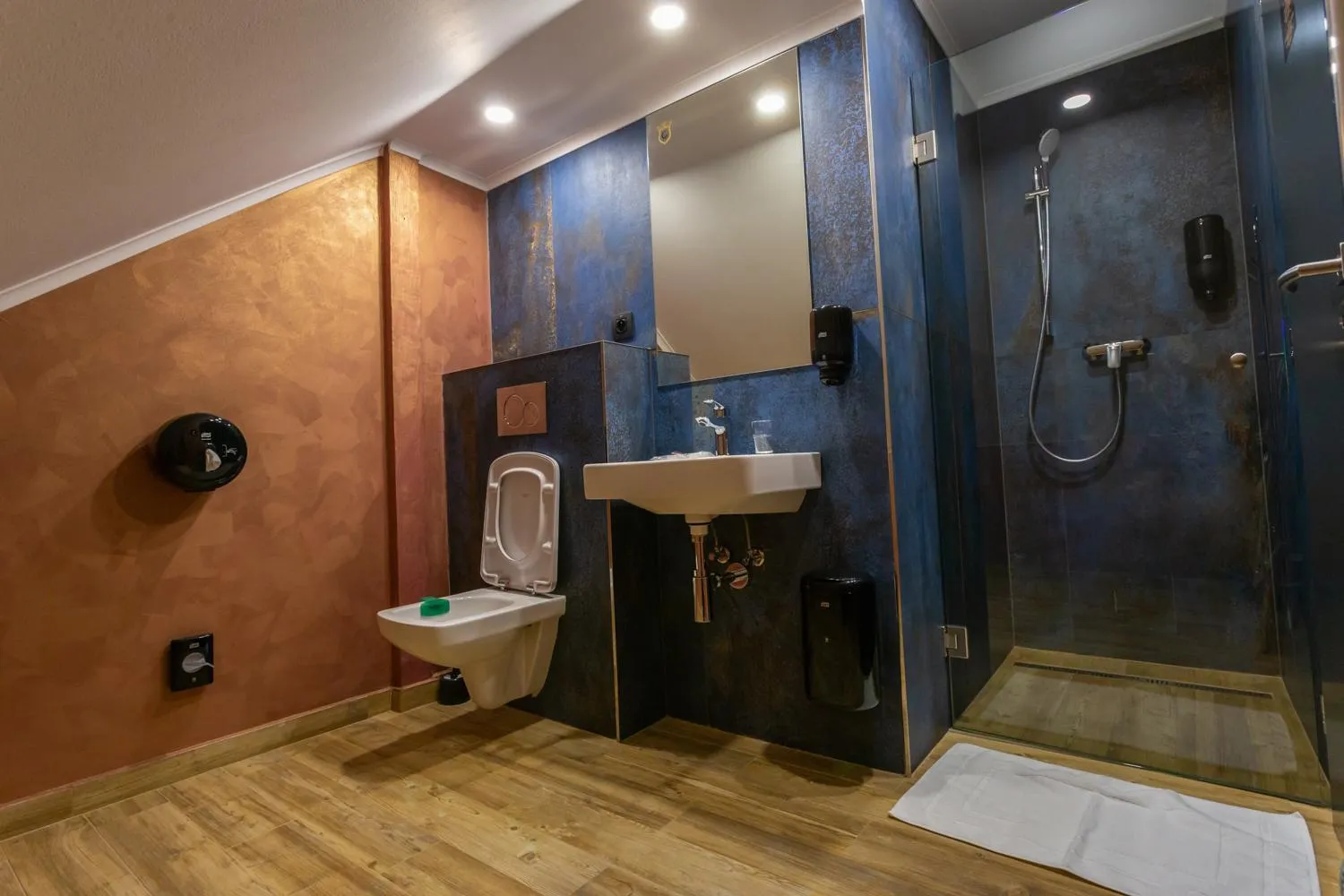 Shower in Apart Hotel GOLDEN apartments