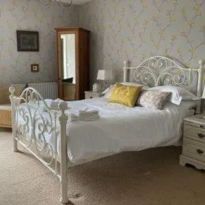 Bed in The Punch Bowl Inn