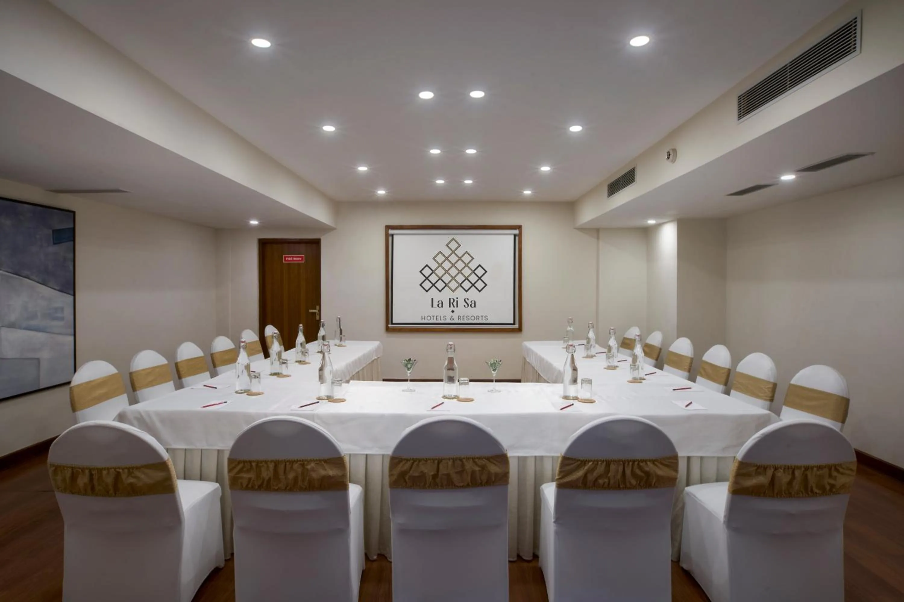 Meeting/conference room in 8fold by LaRiSa