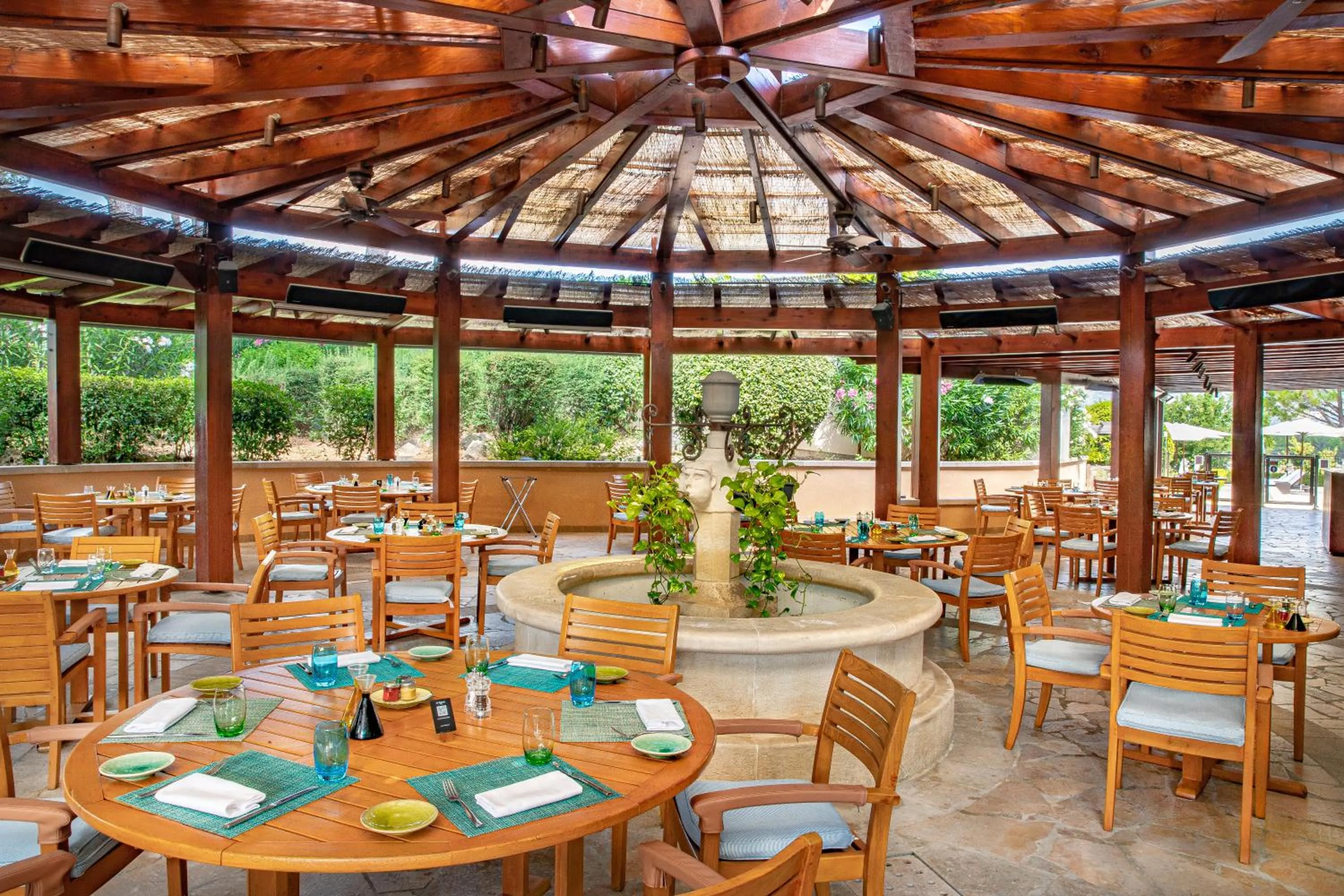 Restaurant/places to eat in Terre Blanche Hotel Spa Golf Resort