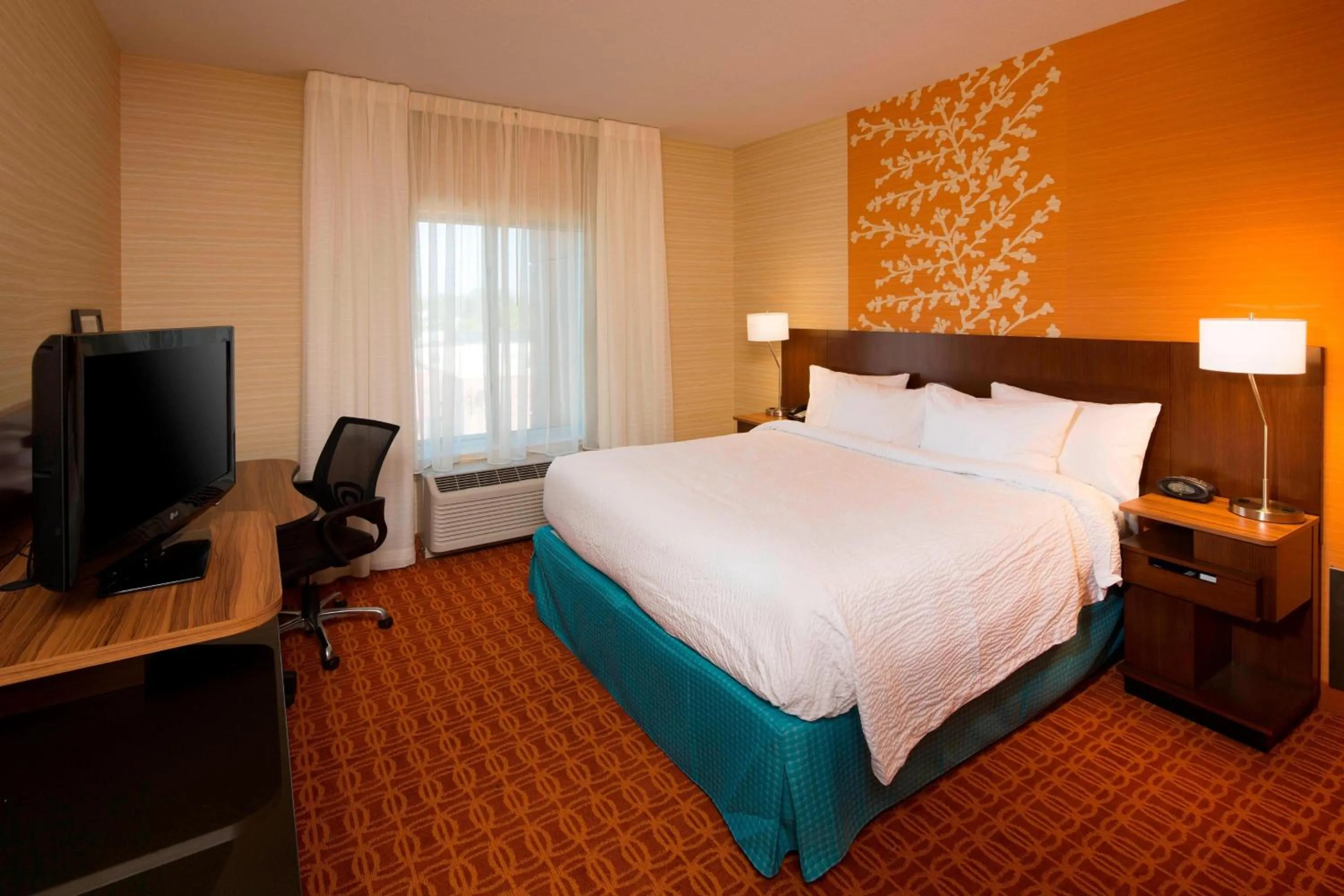 Photo of the whole room, Bed in Fairfield Inn & Suites by Marriott Hershey Chocolate Avenue