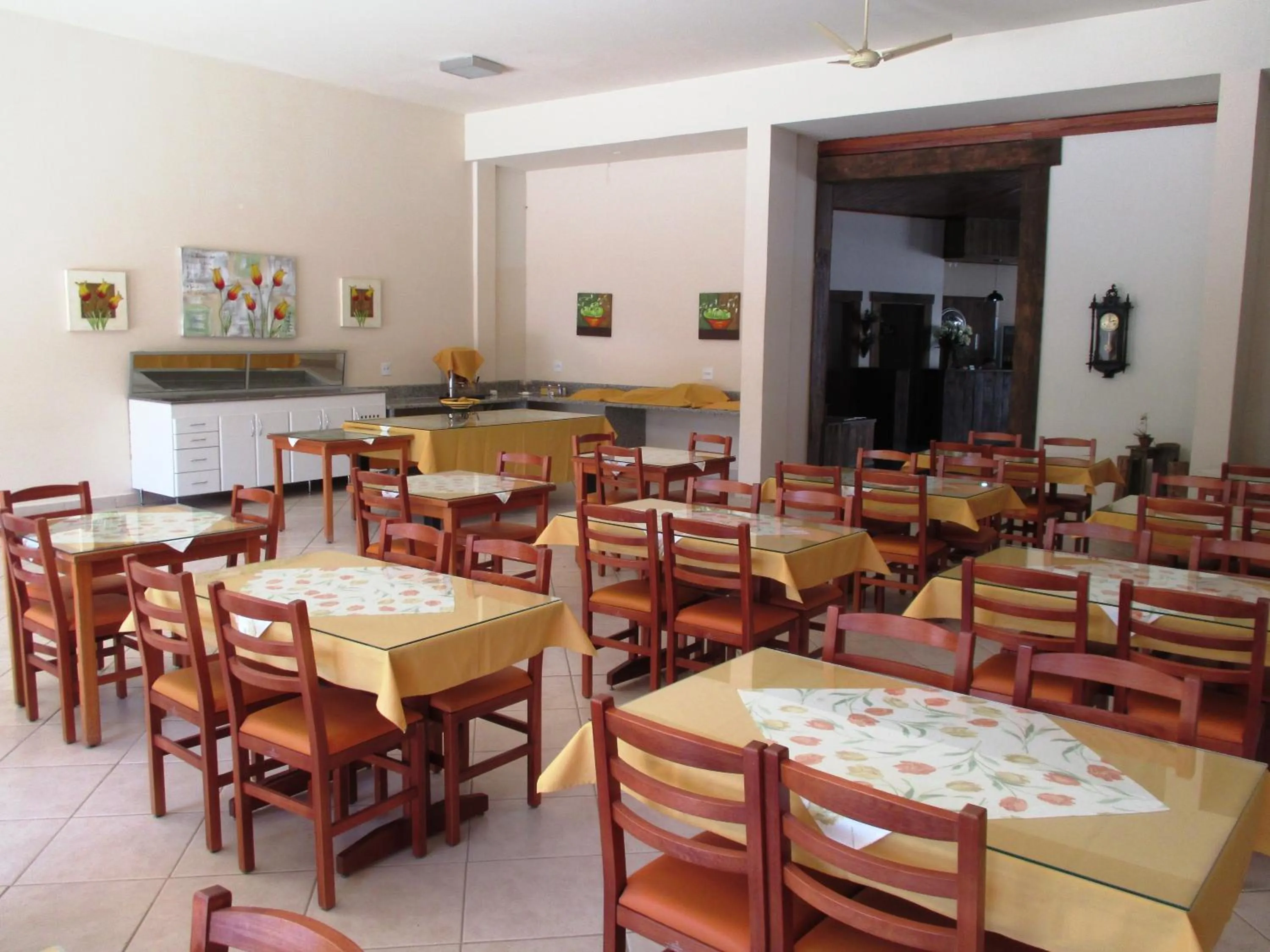 Restaurant/places to eat in Hotel Santiago